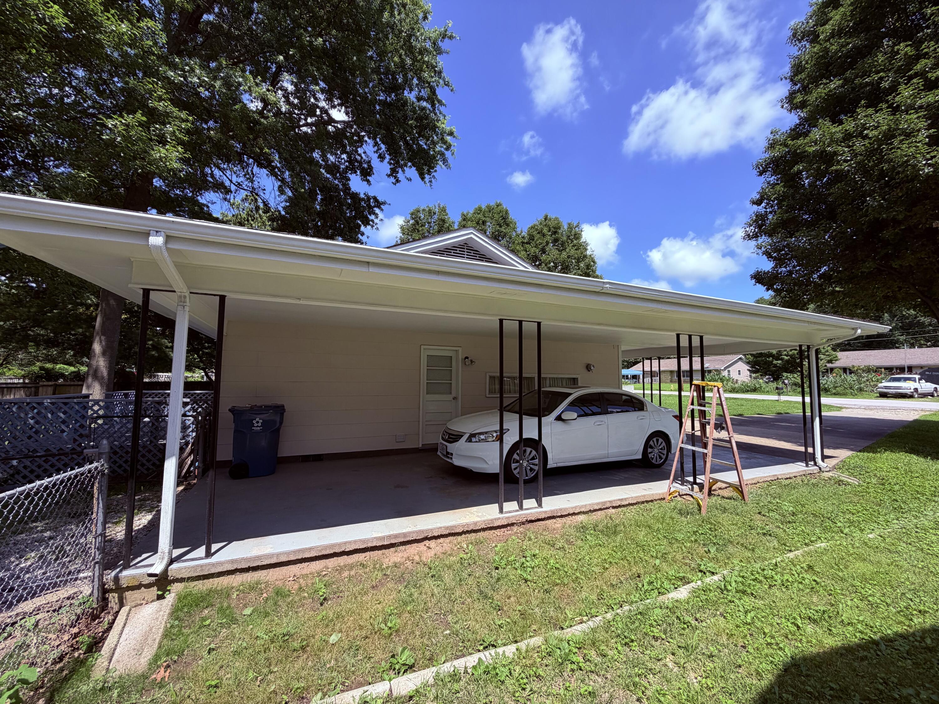 500 West Crestview Street Property Photo 15