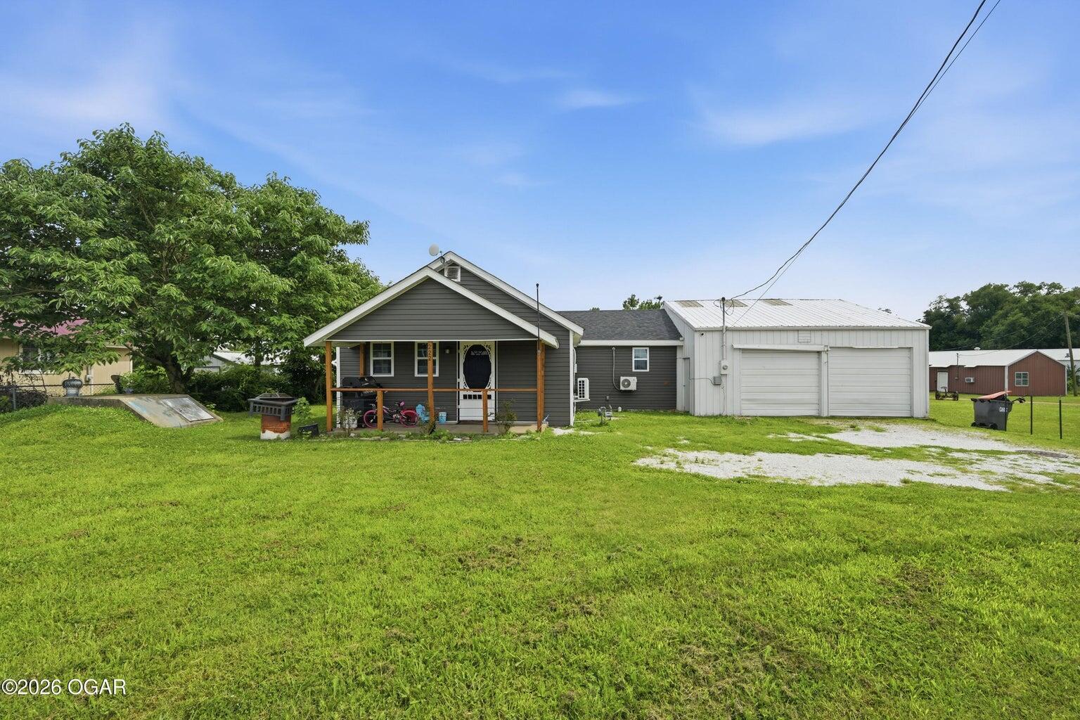 222 West Splitlog Street Property Photo 1