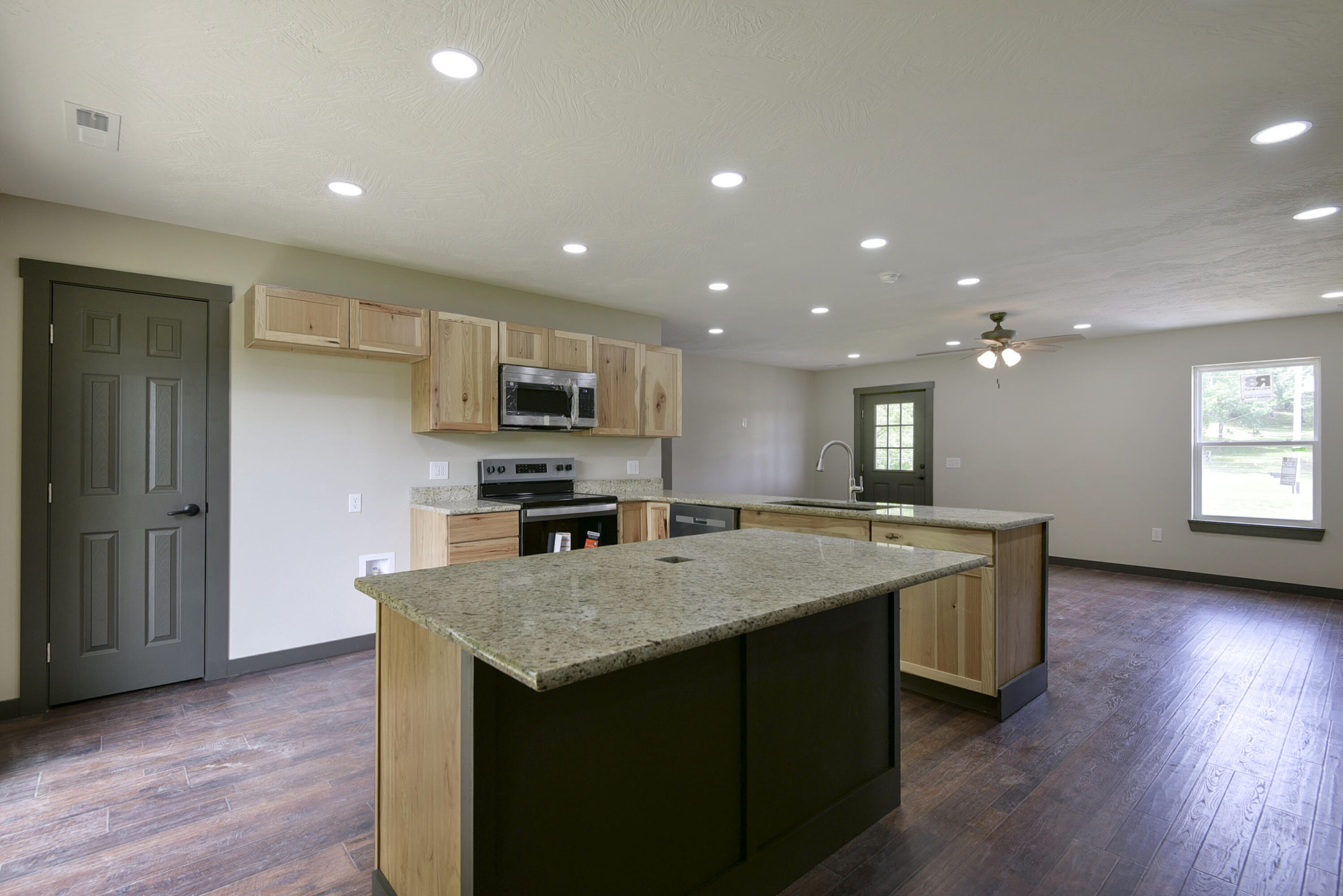 606 Old Exeter Road Property Photo 4