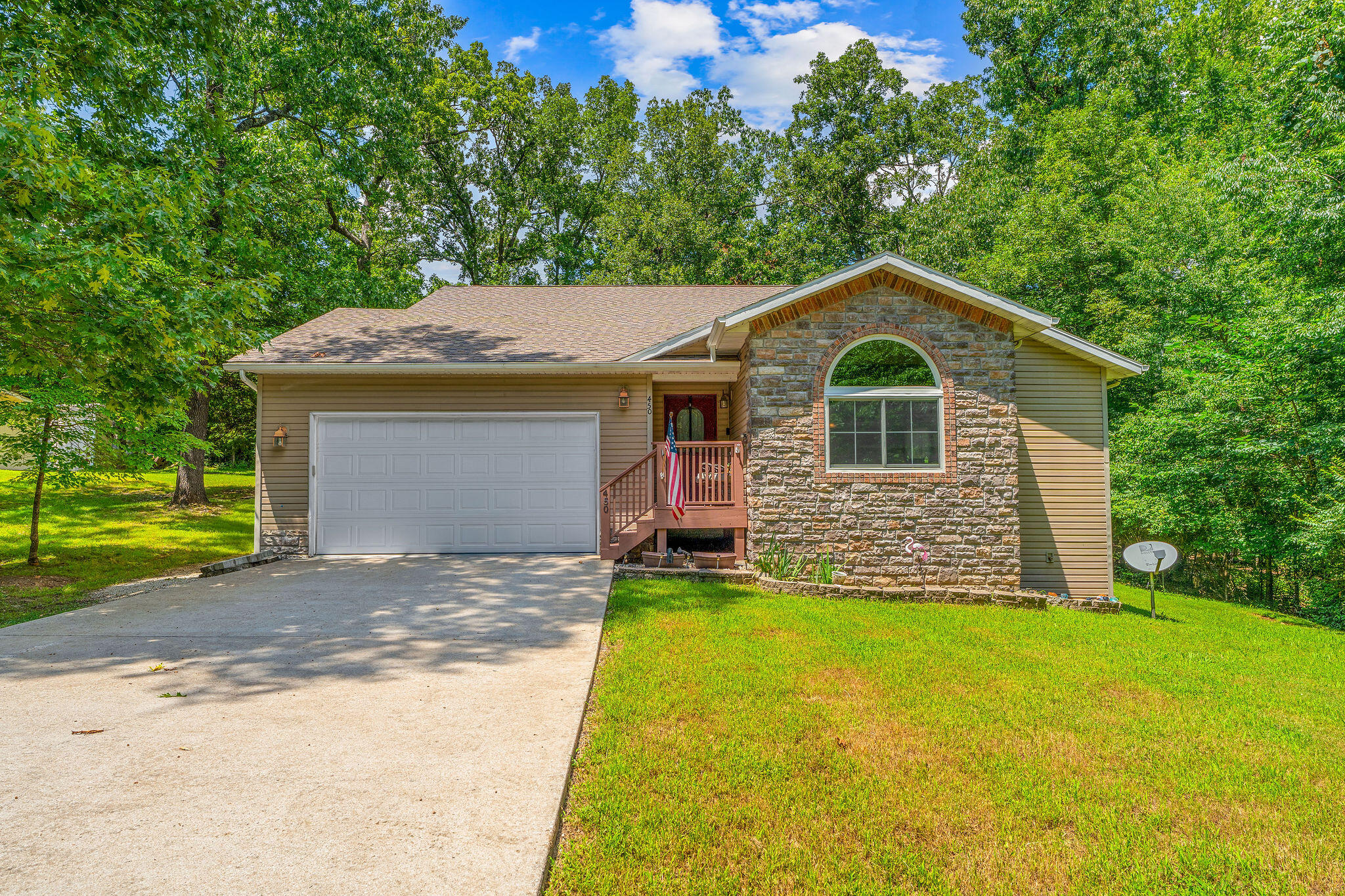 450 Hobart Drive Property Photo 2