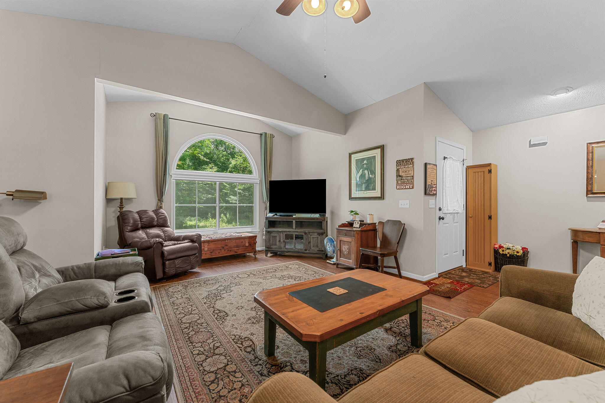 450 Hobart Drive Property Photo 6