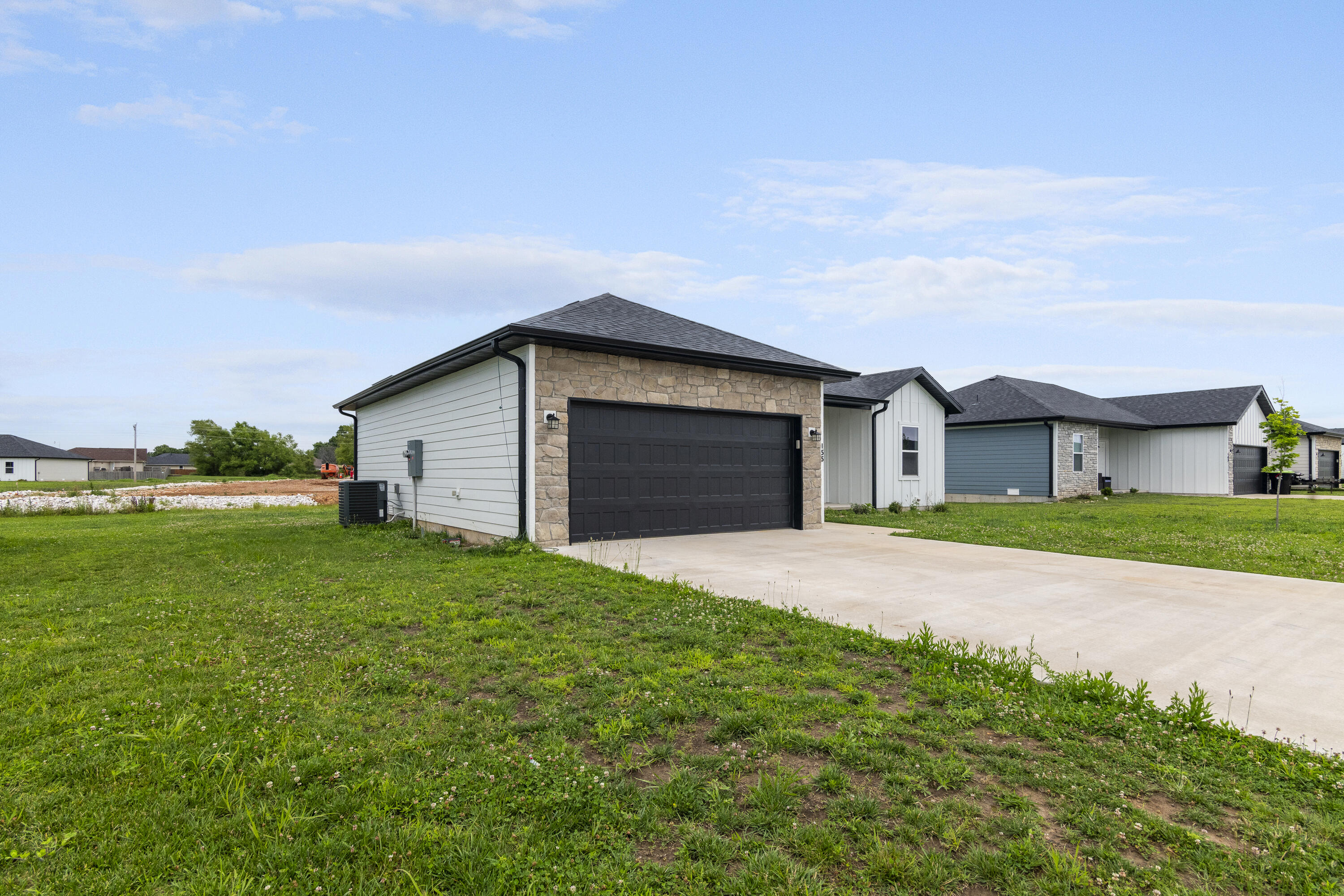 155 West Bluegrass Street Property Photo 4