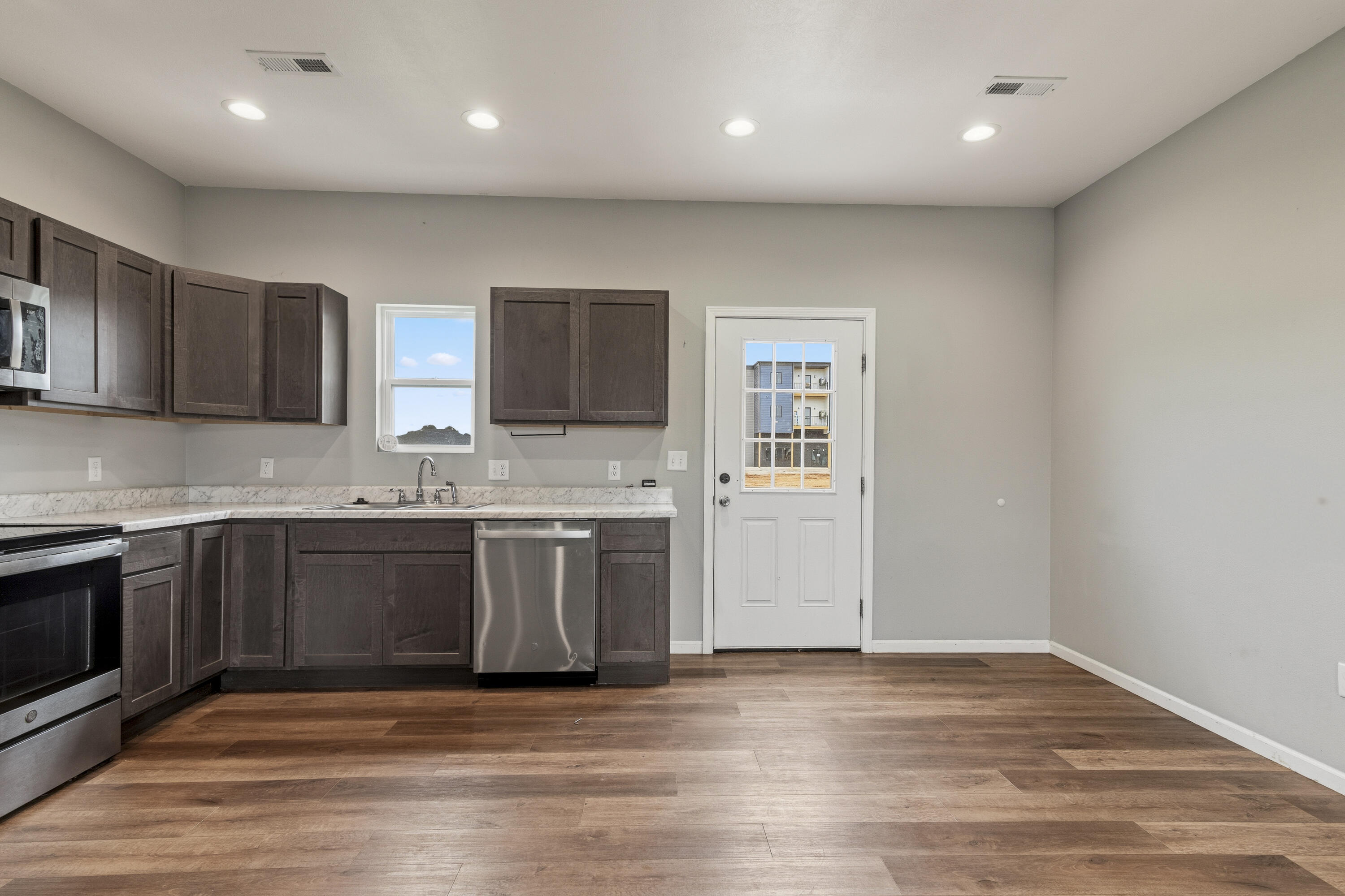 155 West Bluegrass Street Property Photo 7