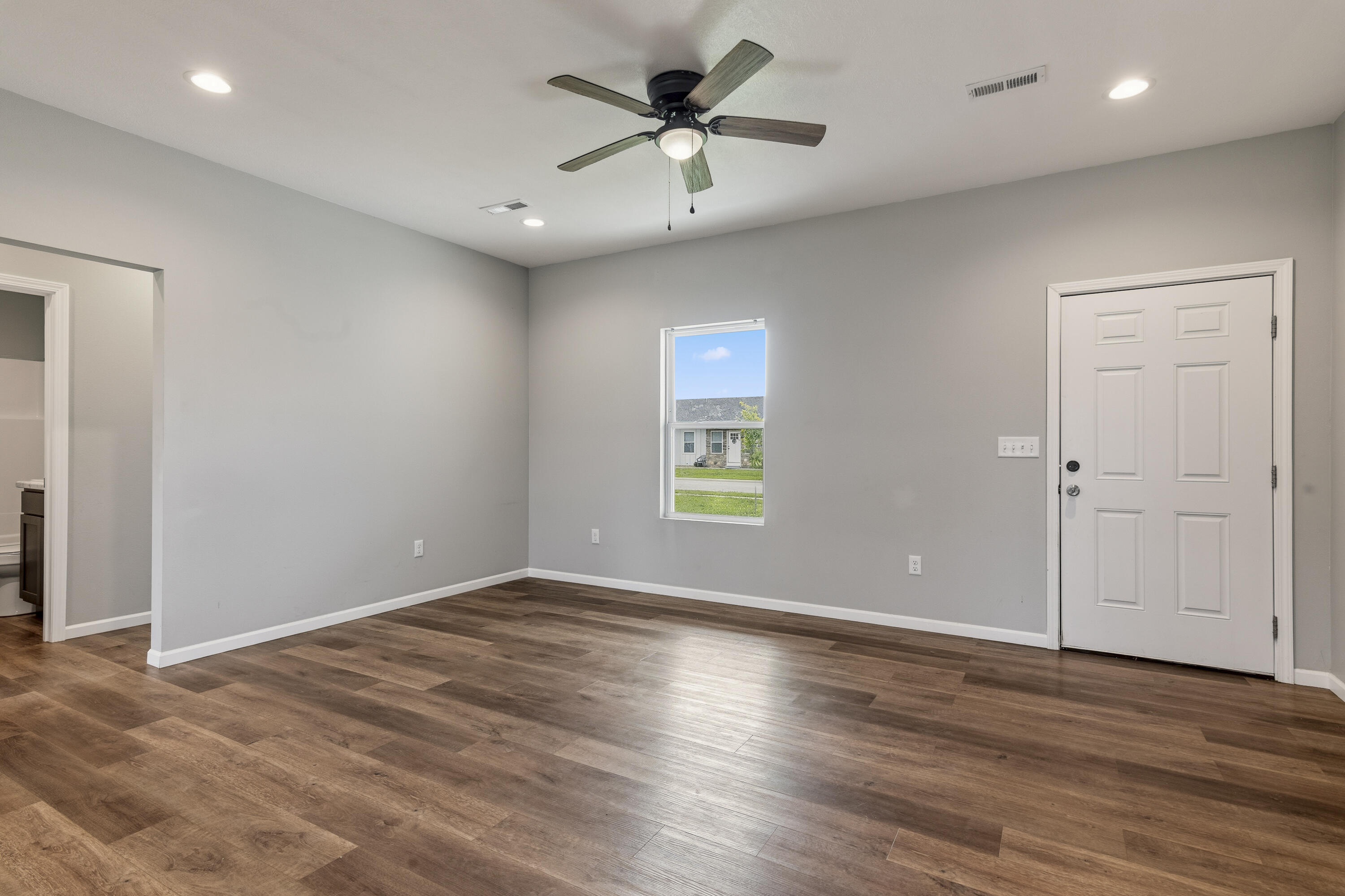 155 West Bluegrass Street Property Photo 10