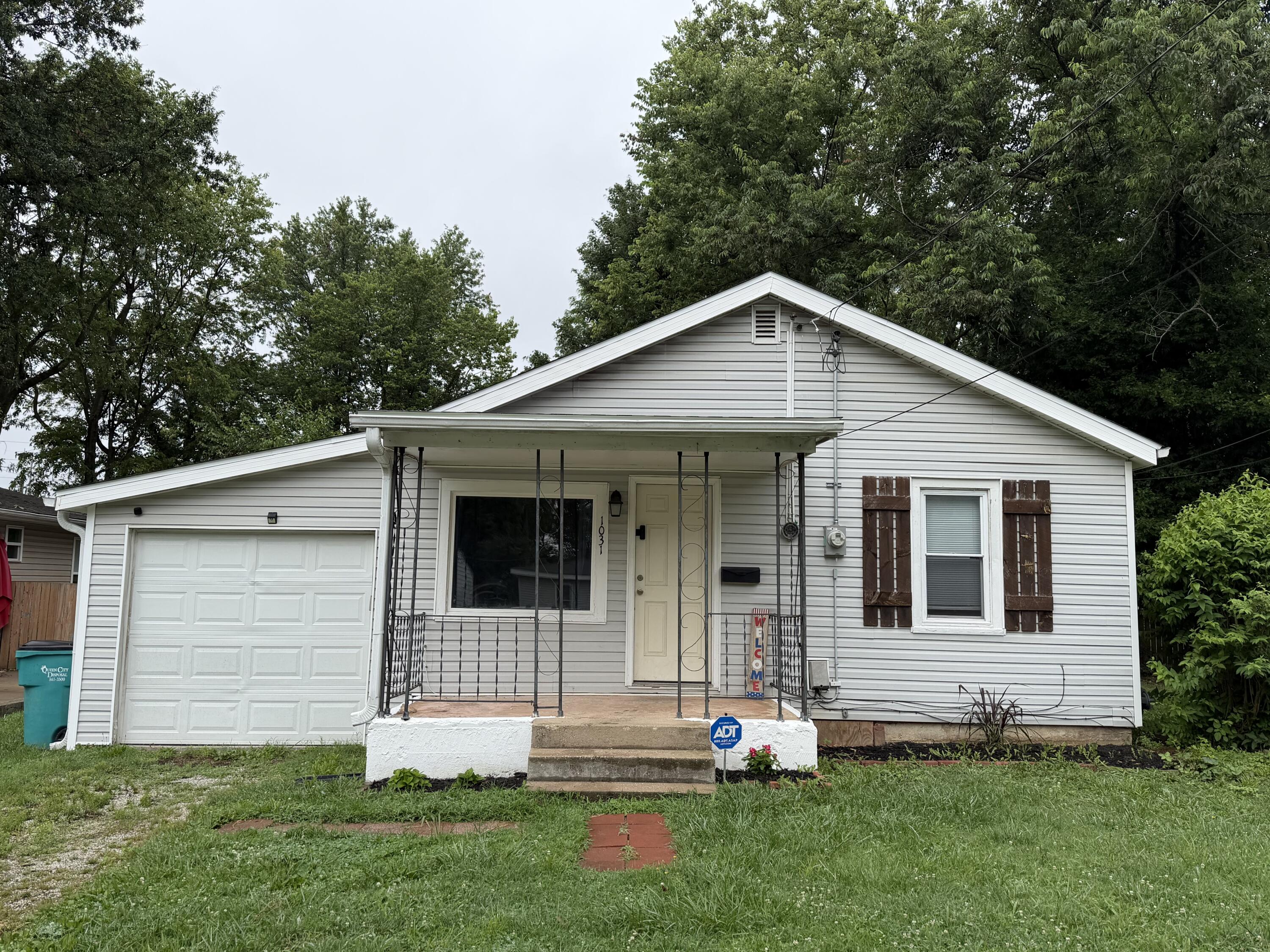 1031 North Forest Avenue Property Photo 1