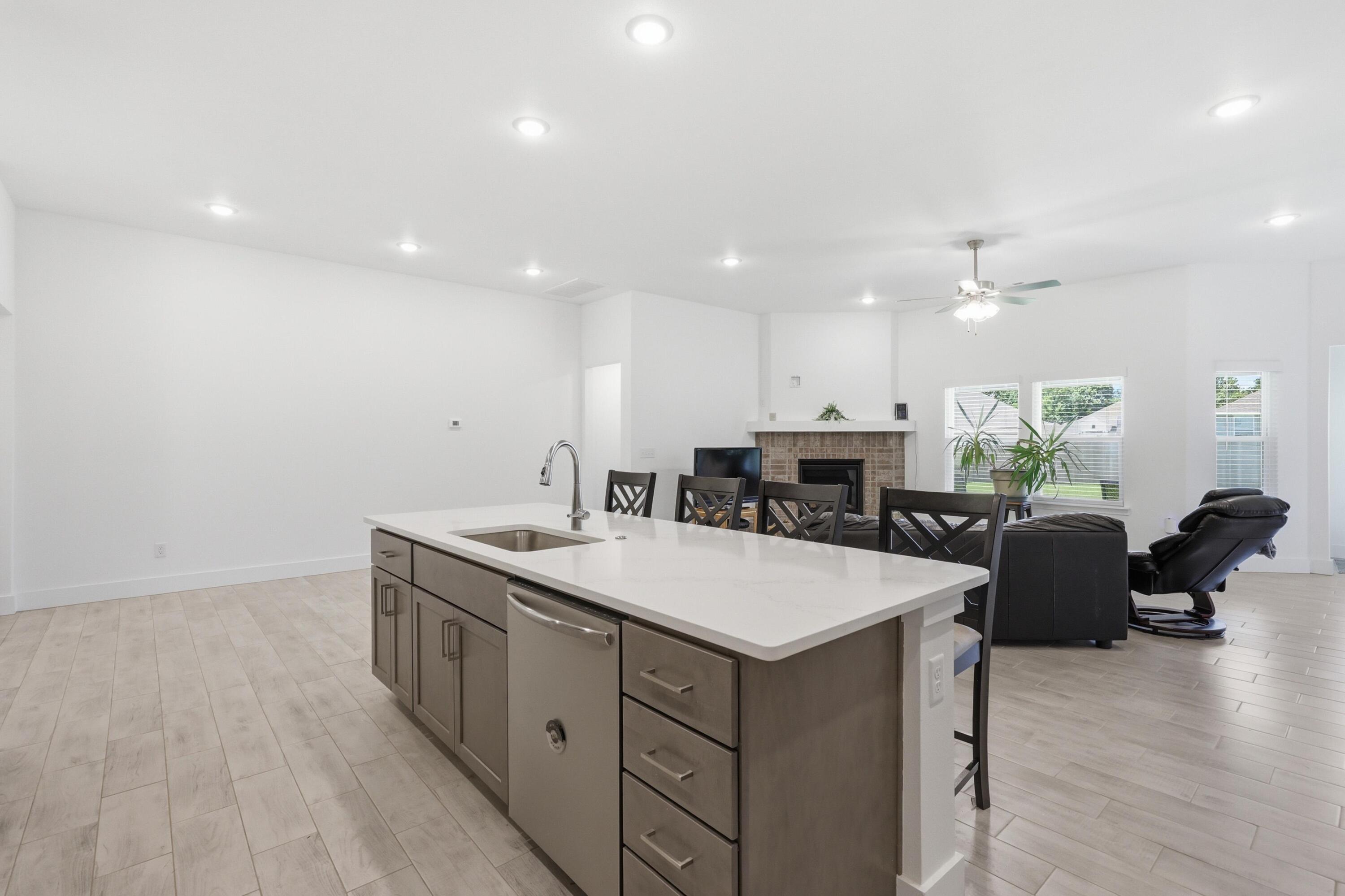 902 Silver Oaks Drive Property Photo 12