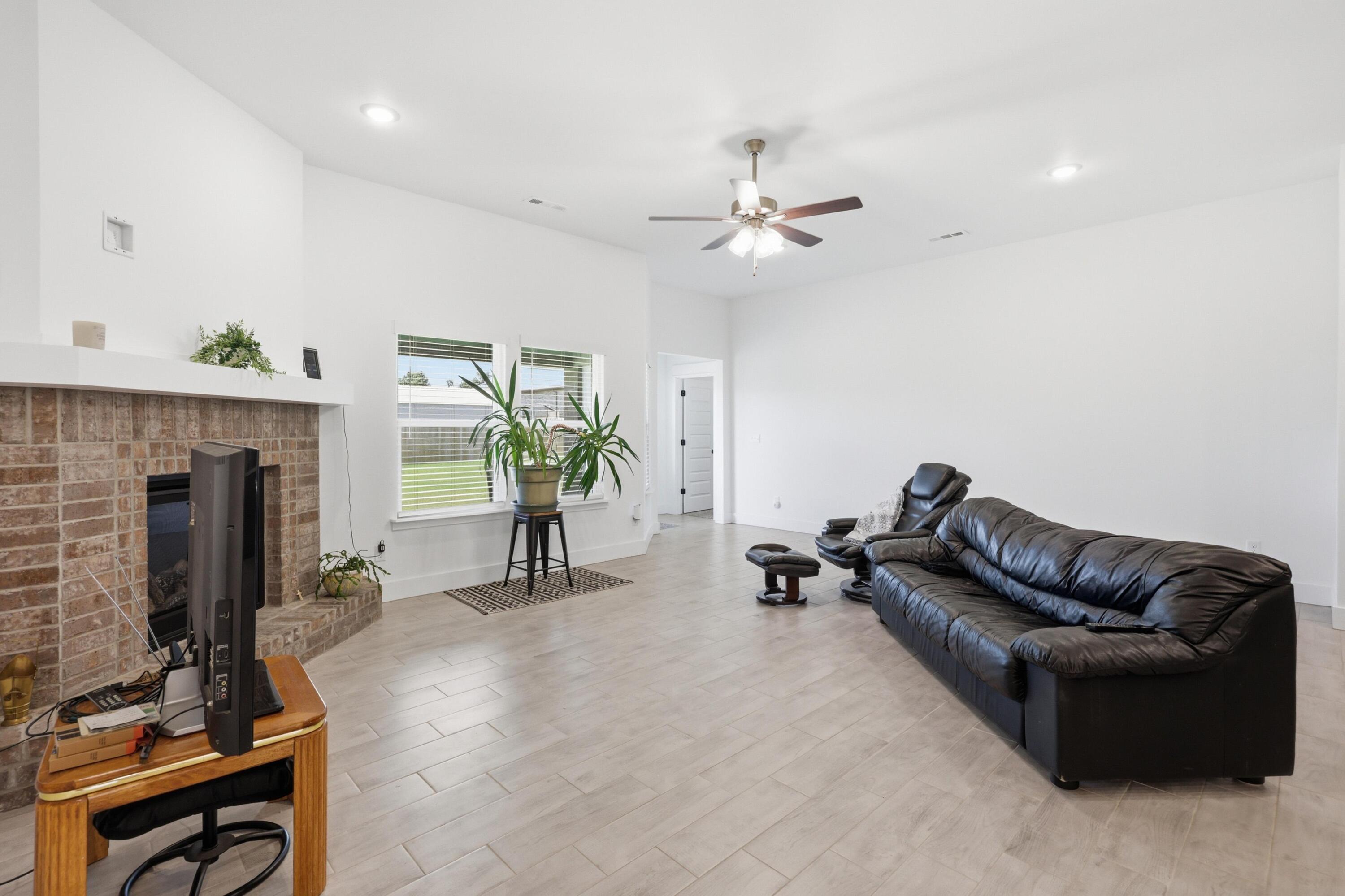 902 Silver Oaks Drive Property Photo 13