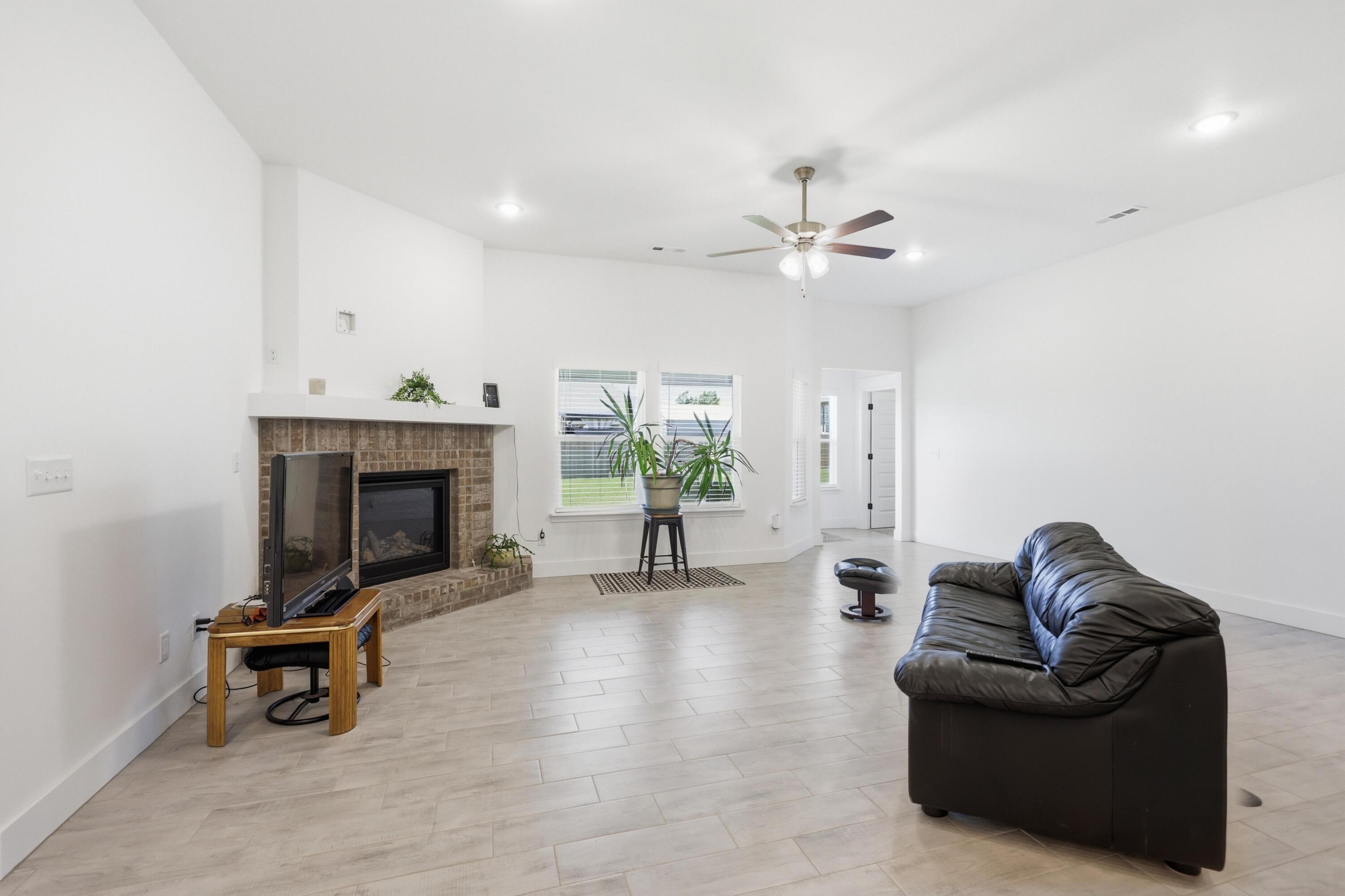 902 Silver Oaks Drive Property Photo 17