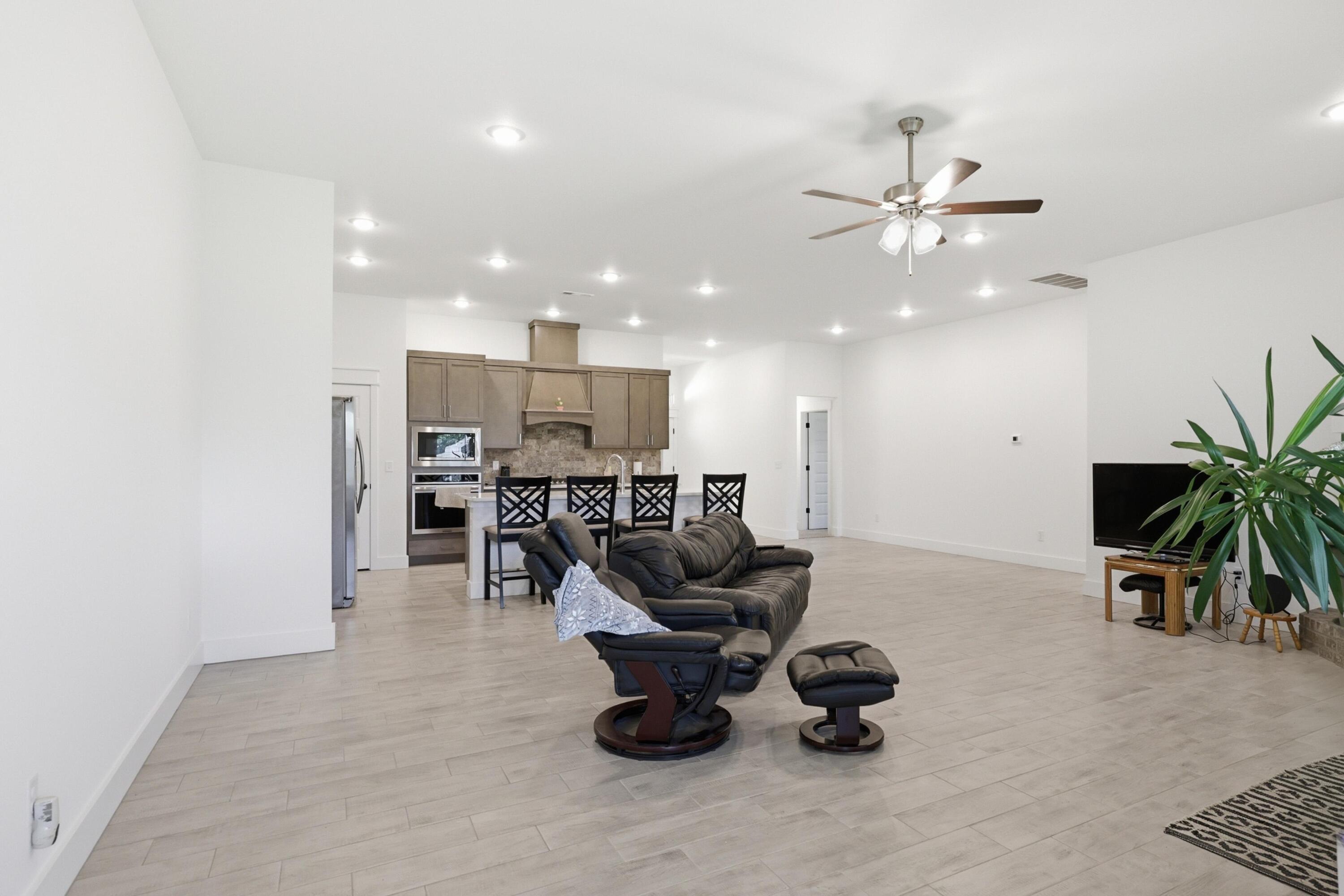 902 Silver Oaks Drive Property Photo 18