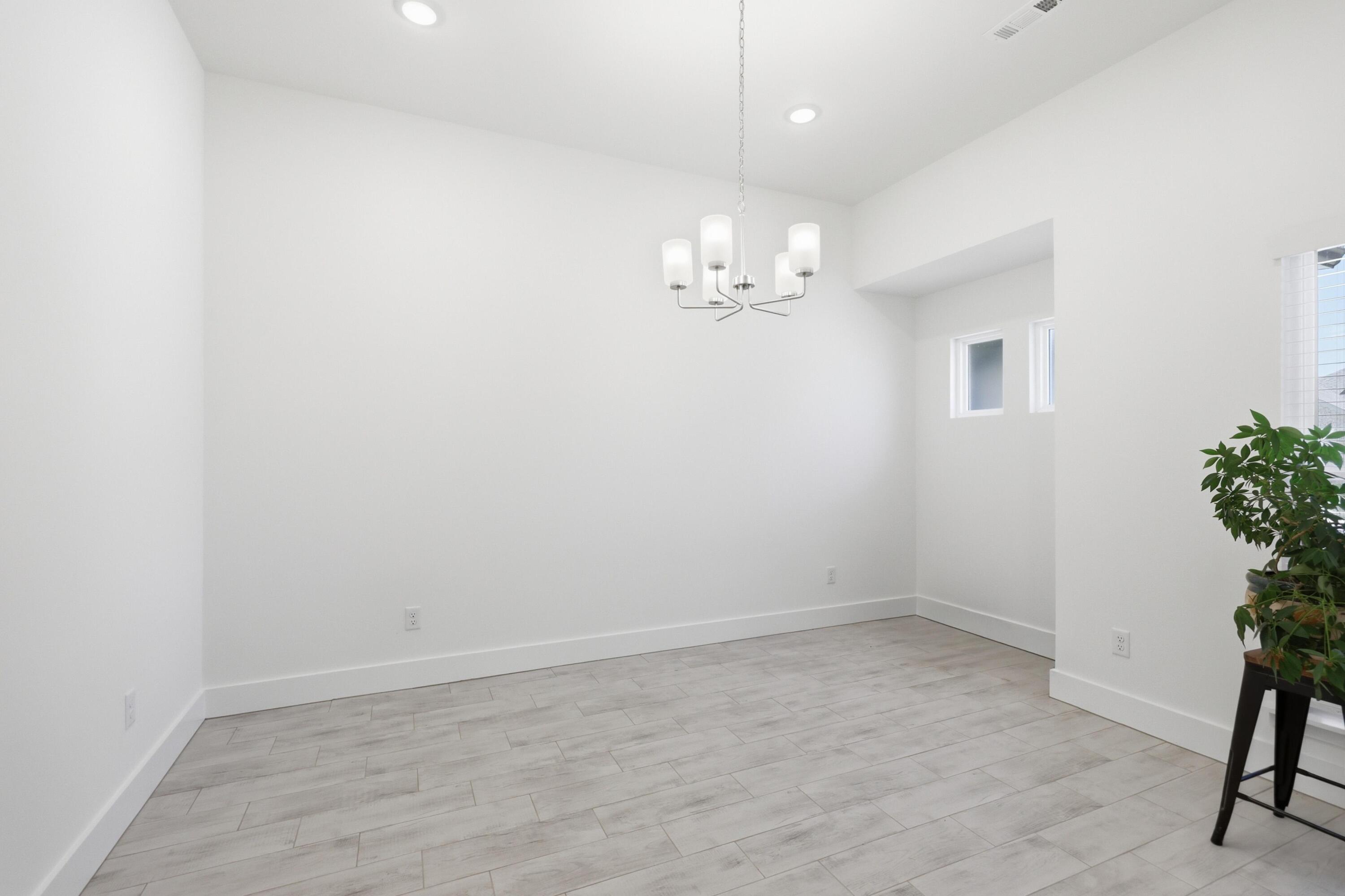 902 Silver Oaks Drive Property Photo 24