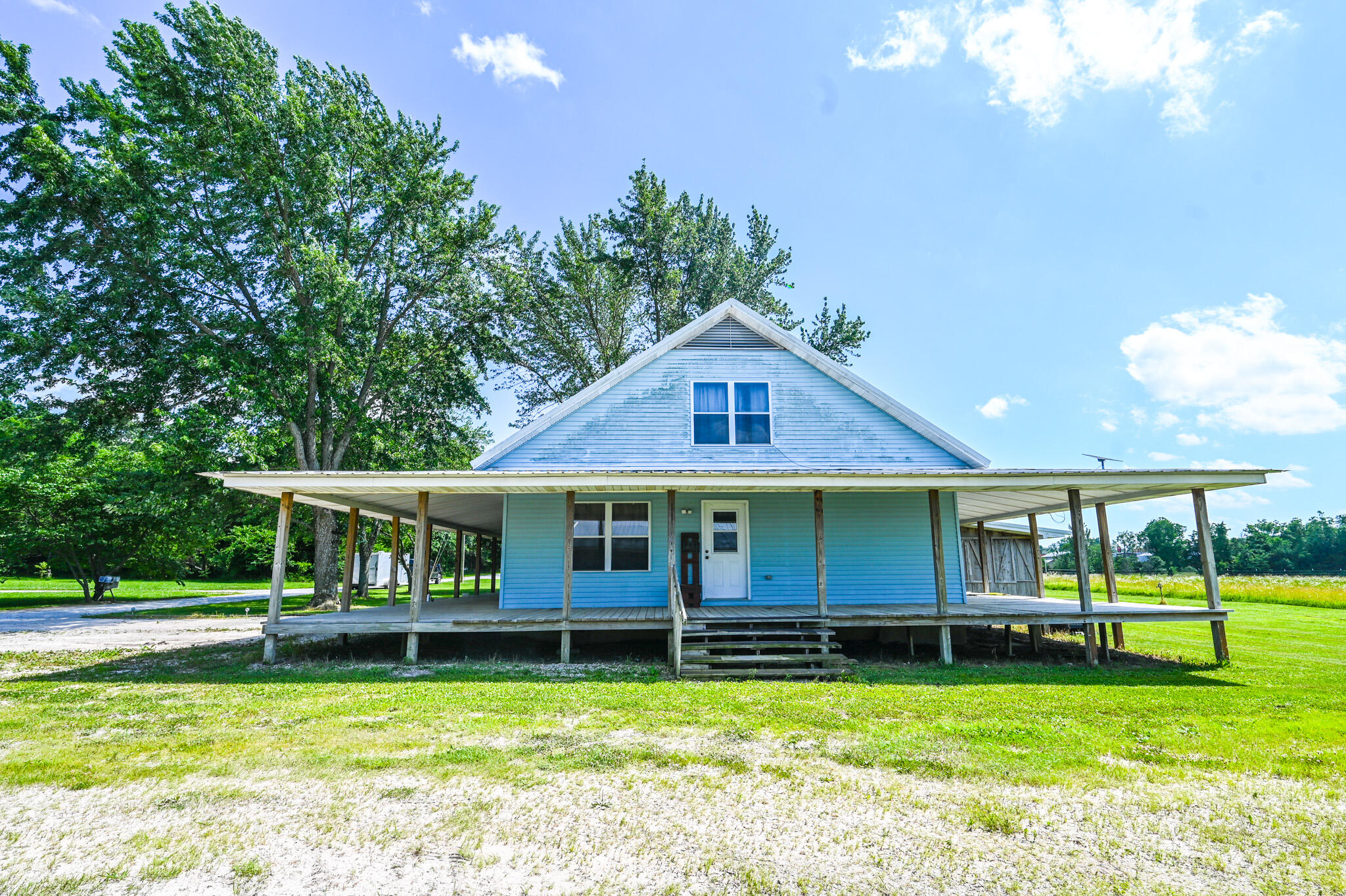 18272 North Hampton Drive Property Photo 3