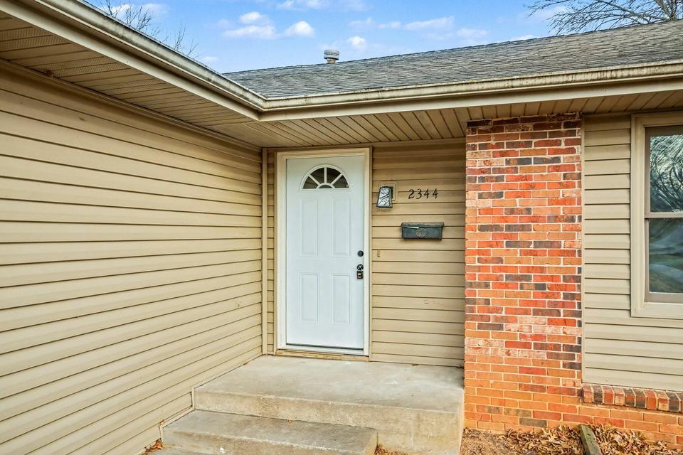 2344 South Kickapoo Avenue Property Photo 2