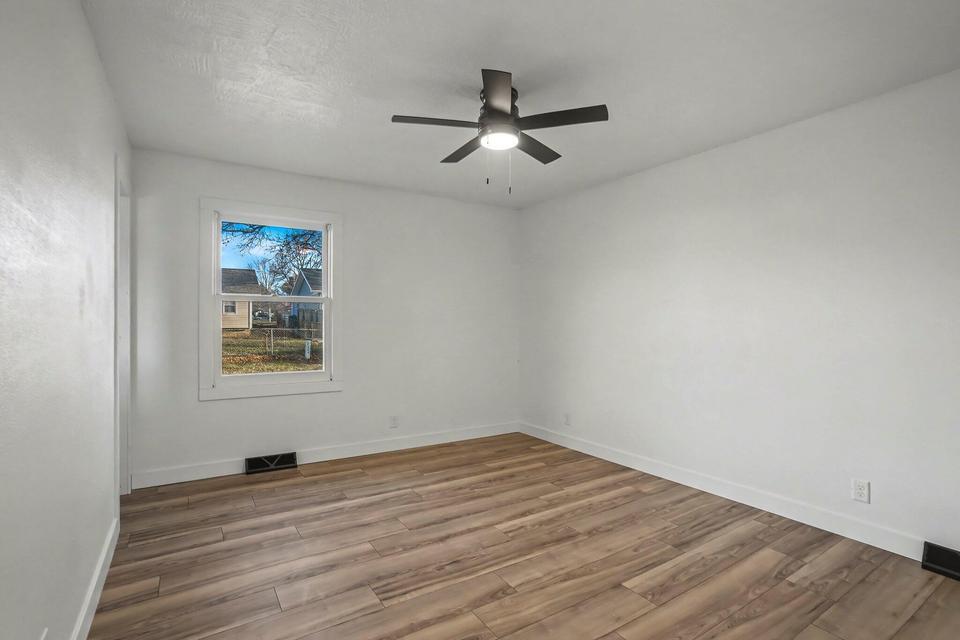 2344 South Kickapoo Avenue Property Photo 18