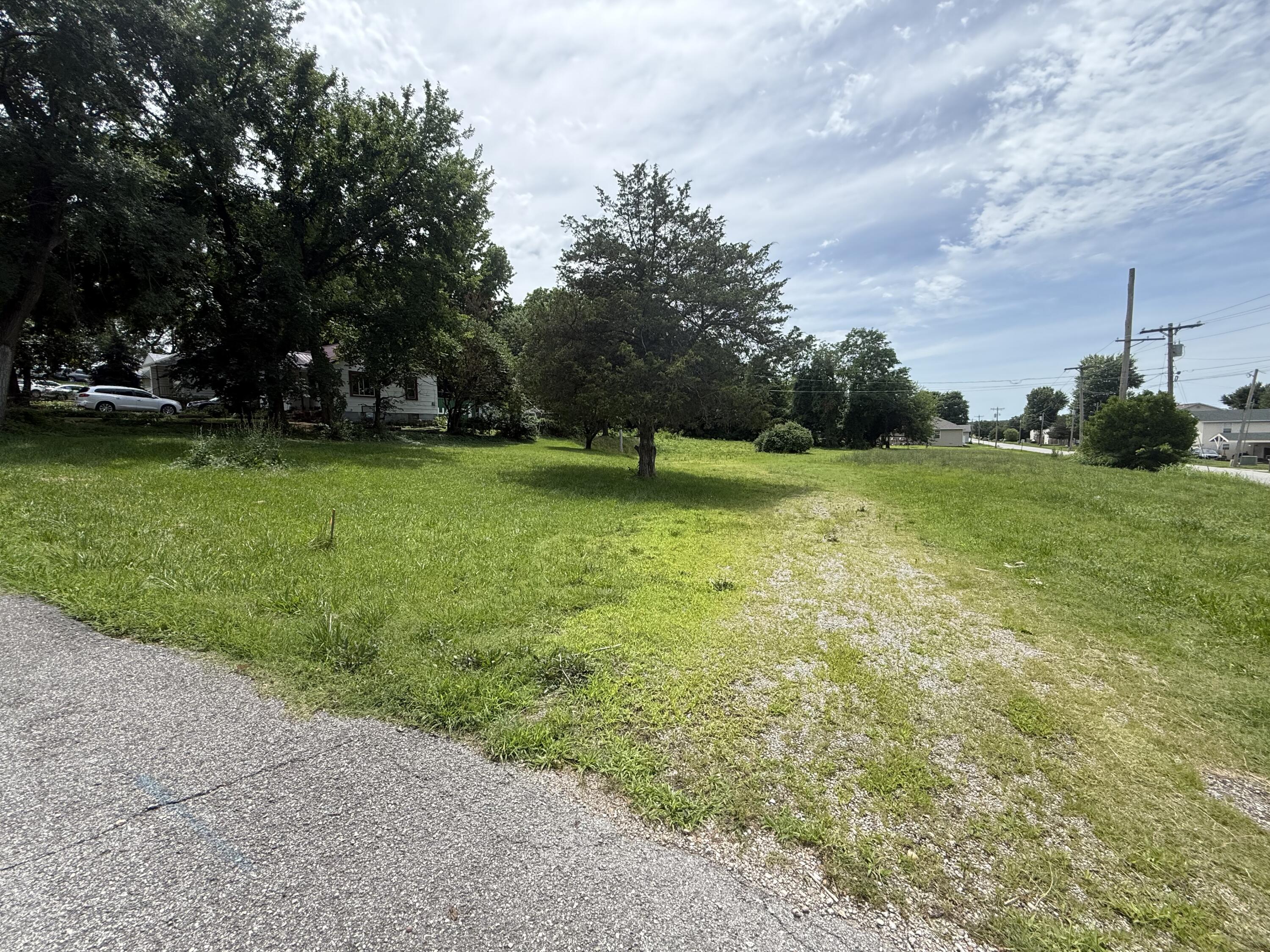 355&357 Roberts & 558 Gibbs Dr Property Photo 4