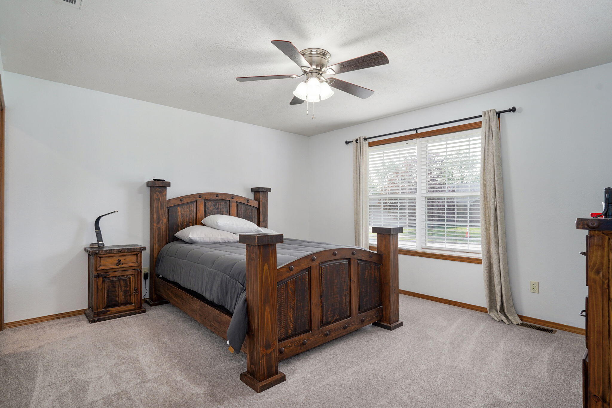 991 West Bates Drive Property Photo 15