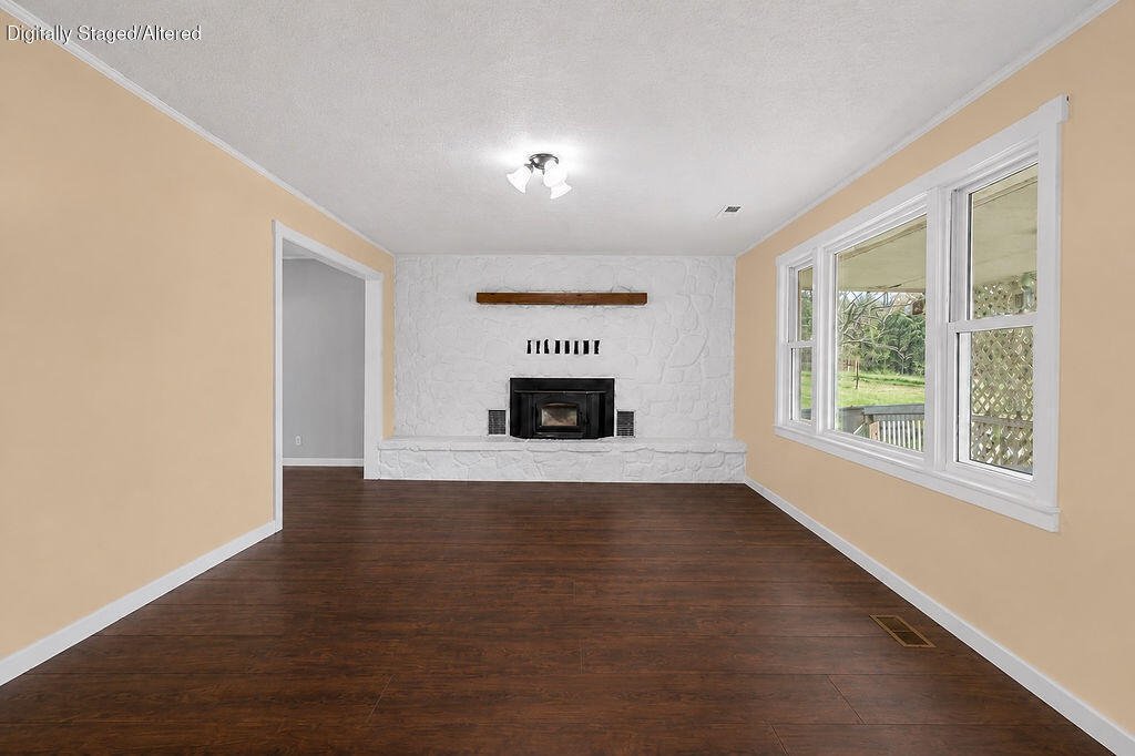 300 Oak Brook Ests Property Photo 6