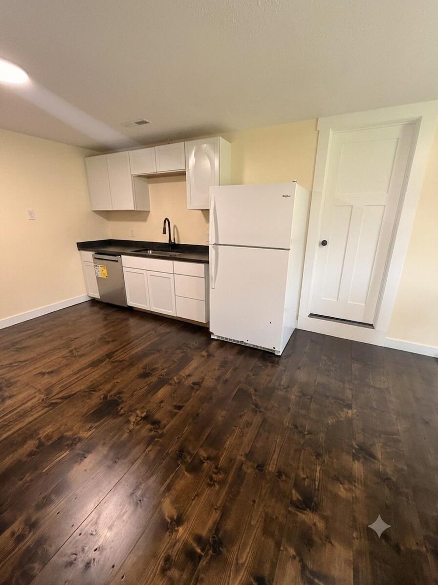 300 Oak Brook Ests Property Photo 8