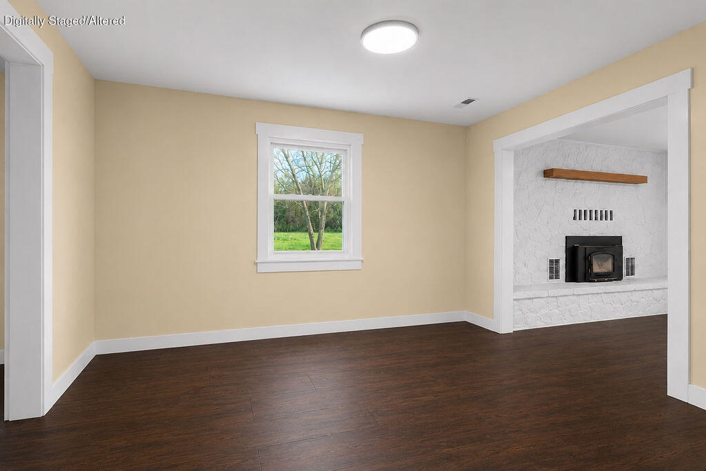 300 Oak Brook Ests Property Photo 11