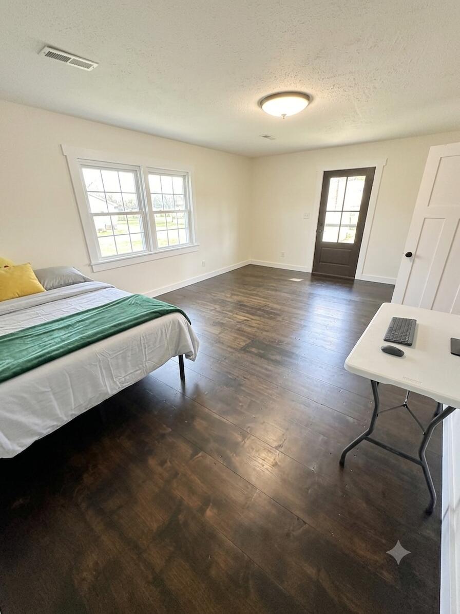 300 Oak Brook Ests Property Photo 12