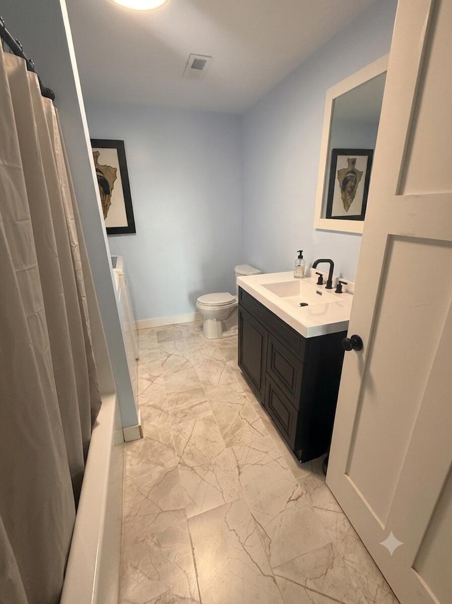 300 Oak Brook Ests Property Photo 14