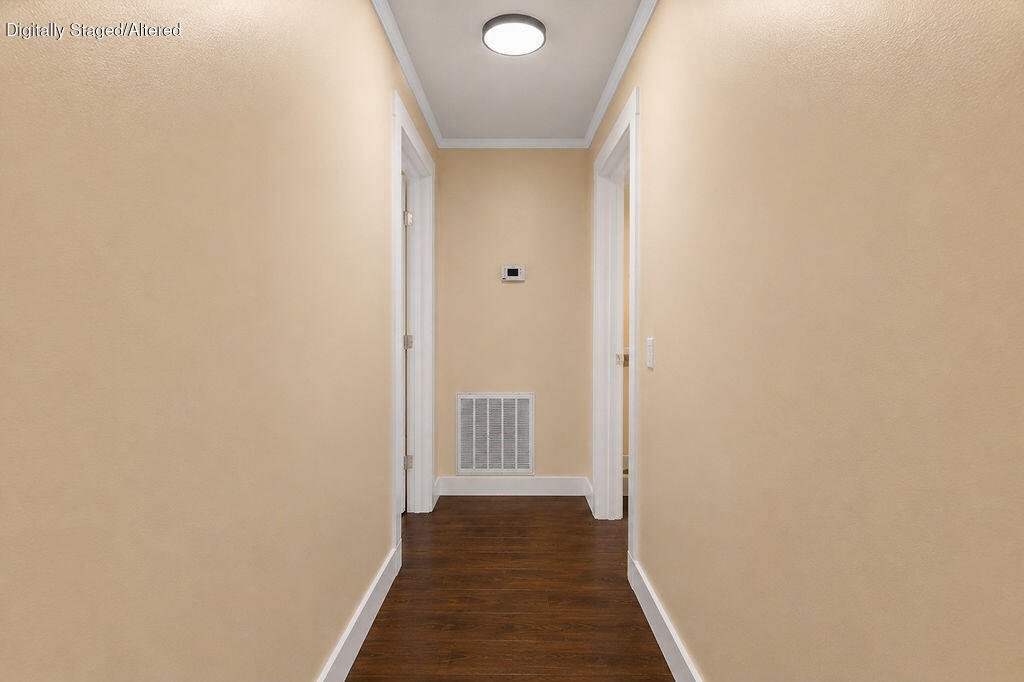 300 Oak Brook Ests Property Photo 15