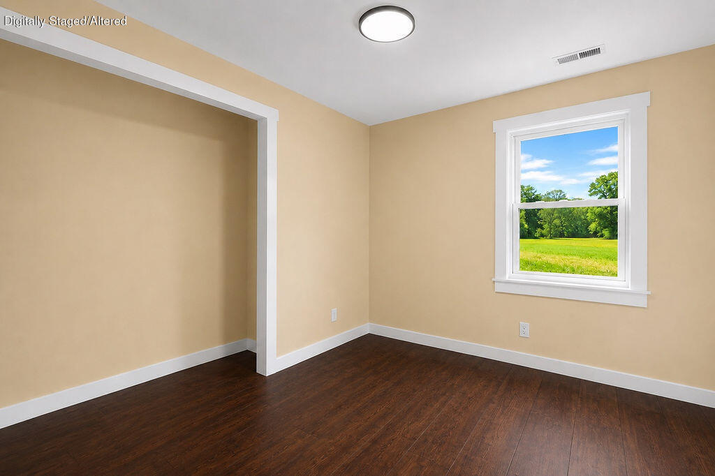 300 Oak Brook Ests Property Photo 17
