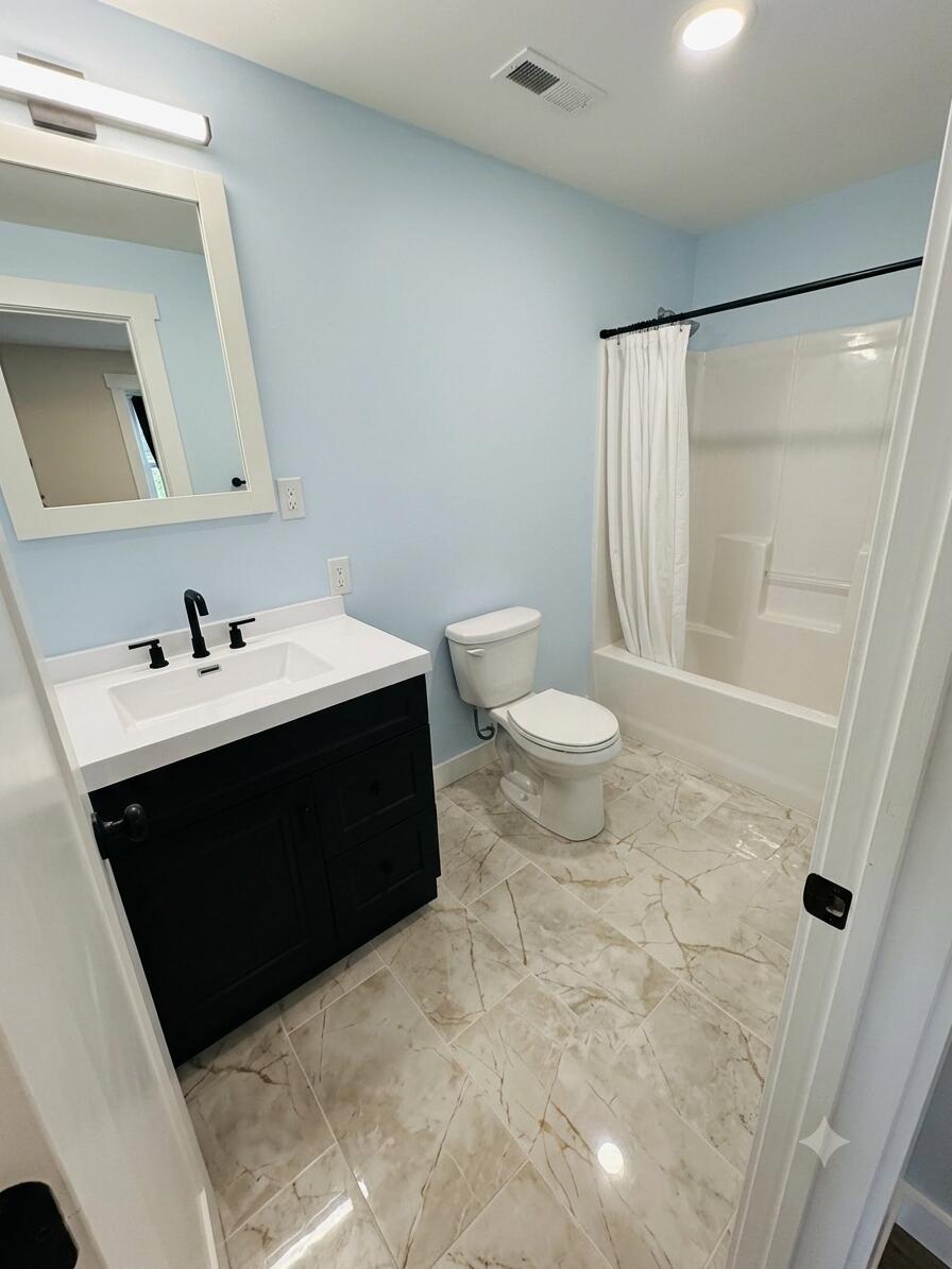 300 Oak Brook Ests Property Photo 19