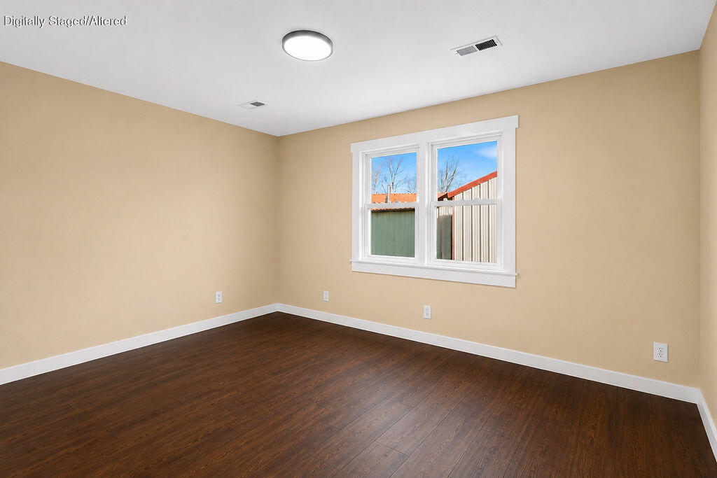 300 Oak Brook Ests Property Photo 20