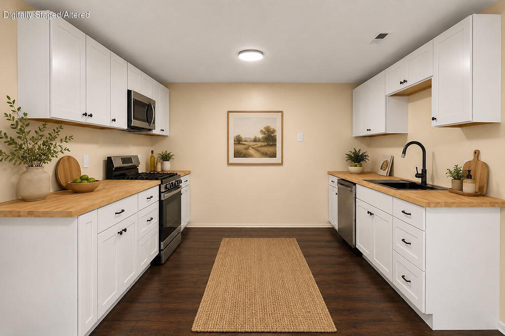 300 Oak Brook Ests Property Photo 24