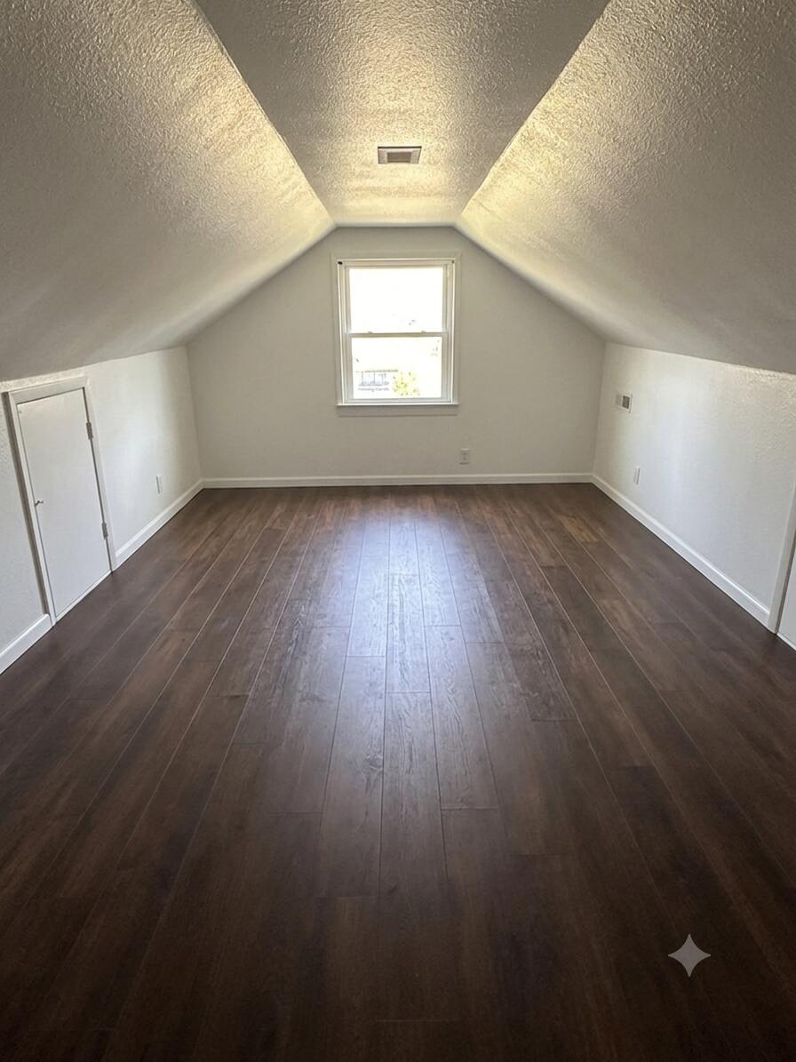 300 Oak Brook Ests Property Photo 28
