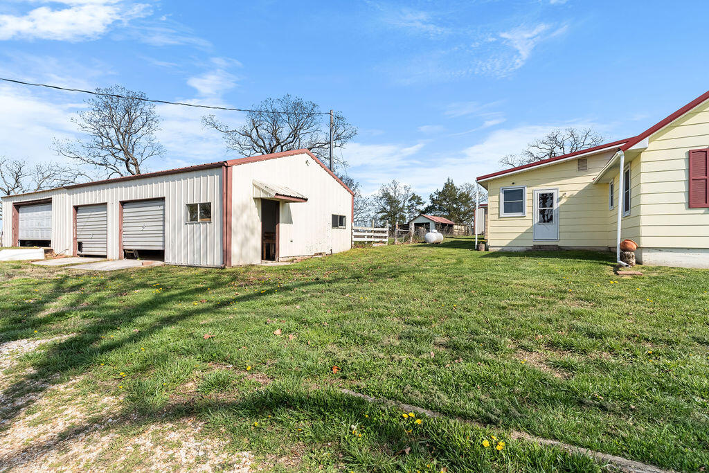 300 Oak Brook Ests Property Photo 35