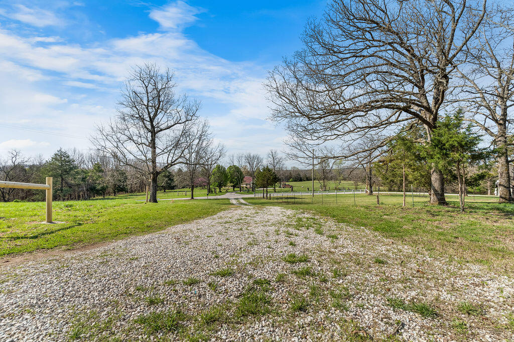 300 Oak Brook Ests Property Photo 43