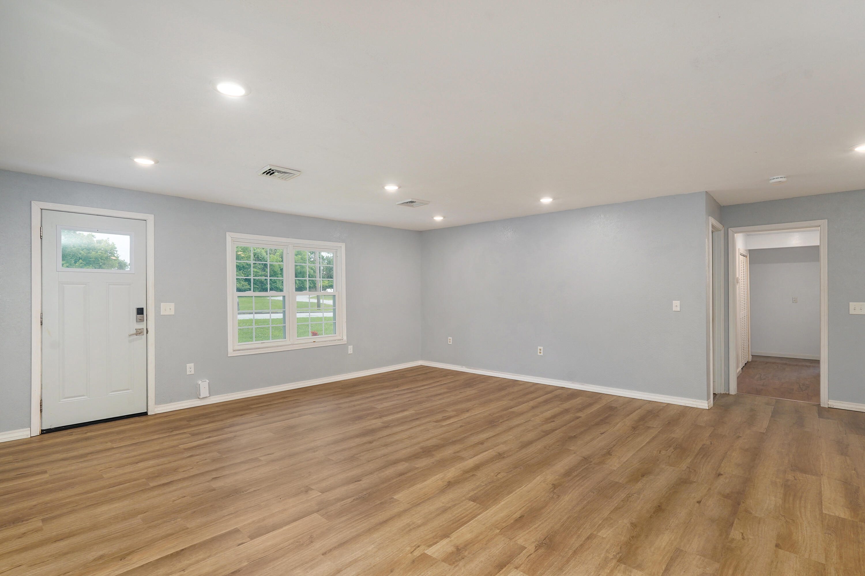 1009 West Division Street Property Photo 5
