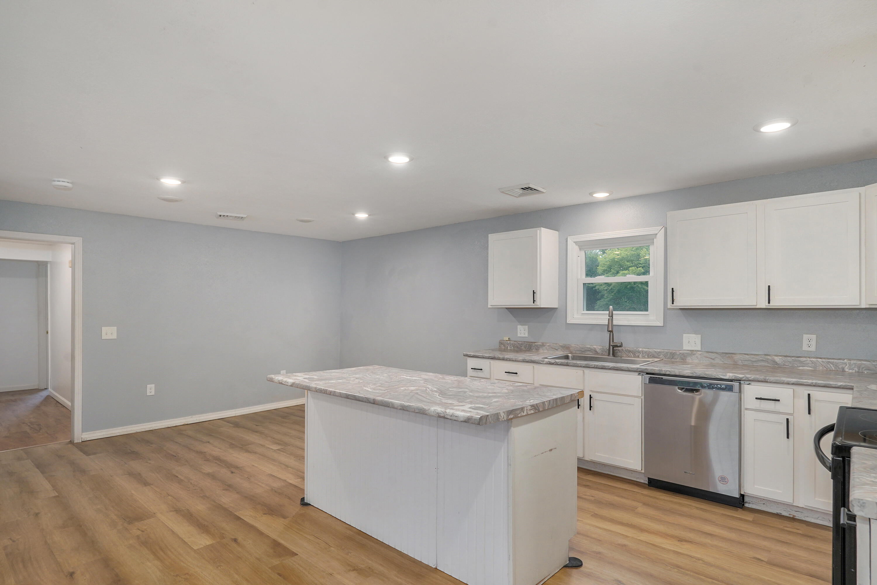1009 West Division Street Property Photo 7