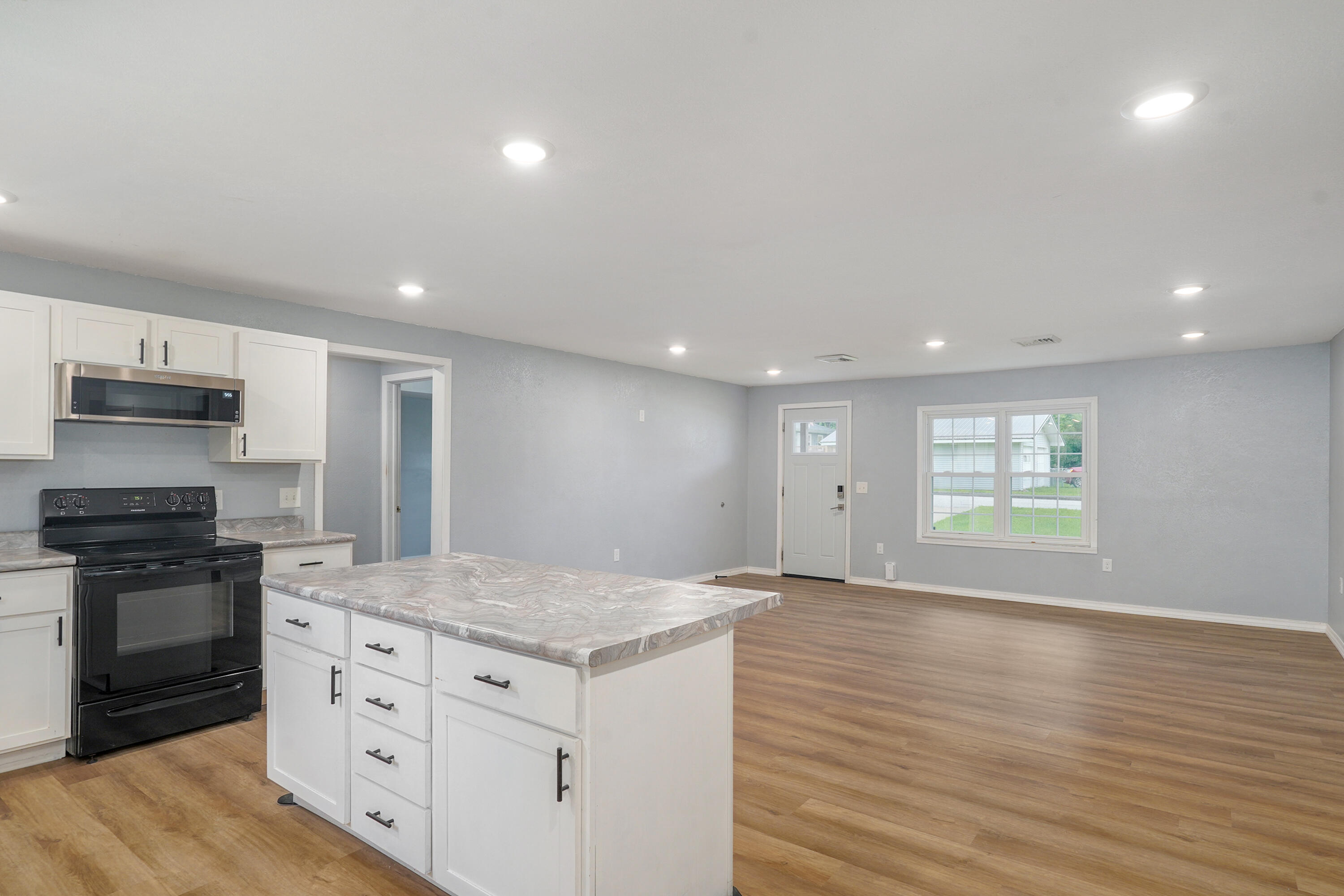 1009 West Division Street Property Photo 8