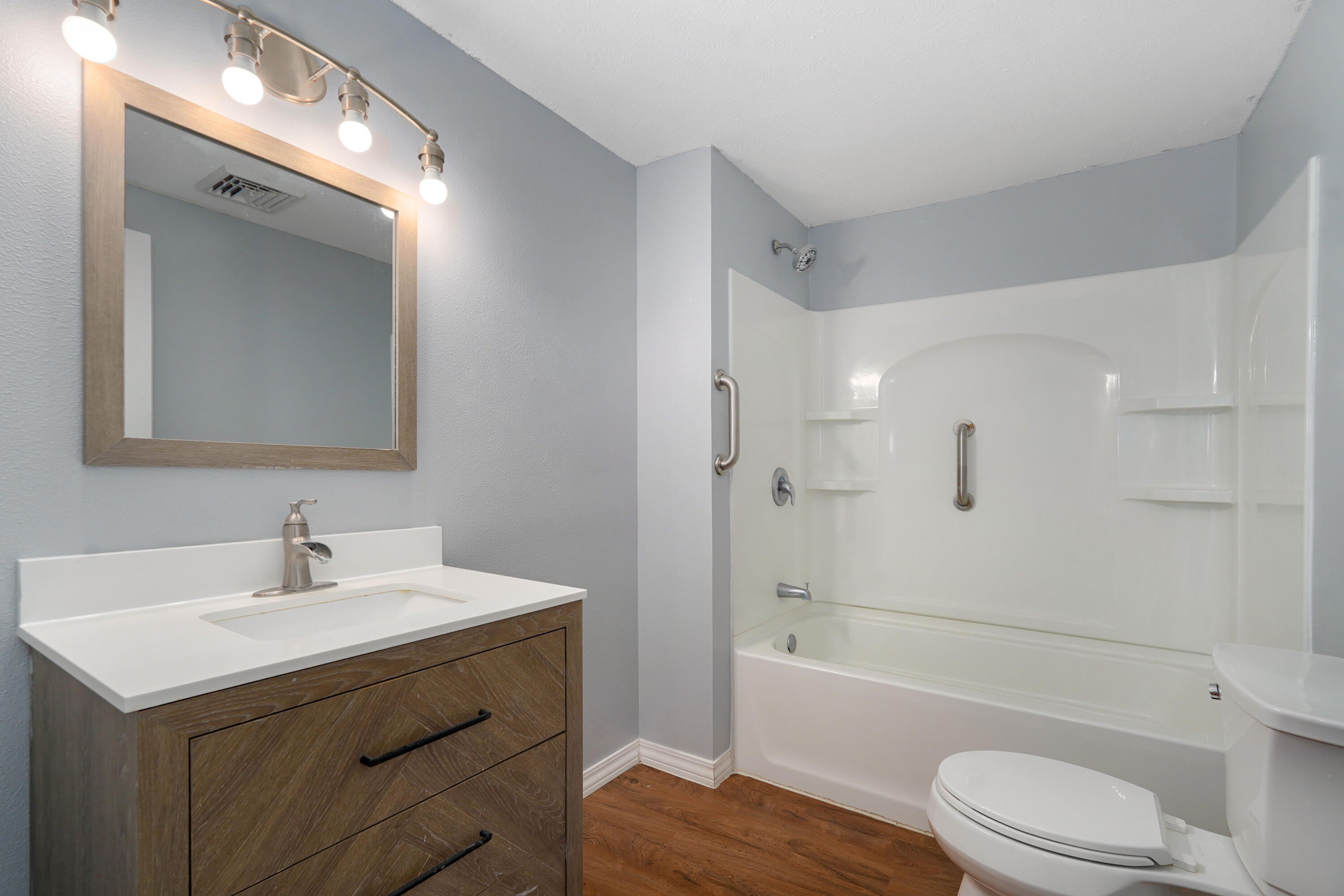 1009 West Division Street Property Photo 21