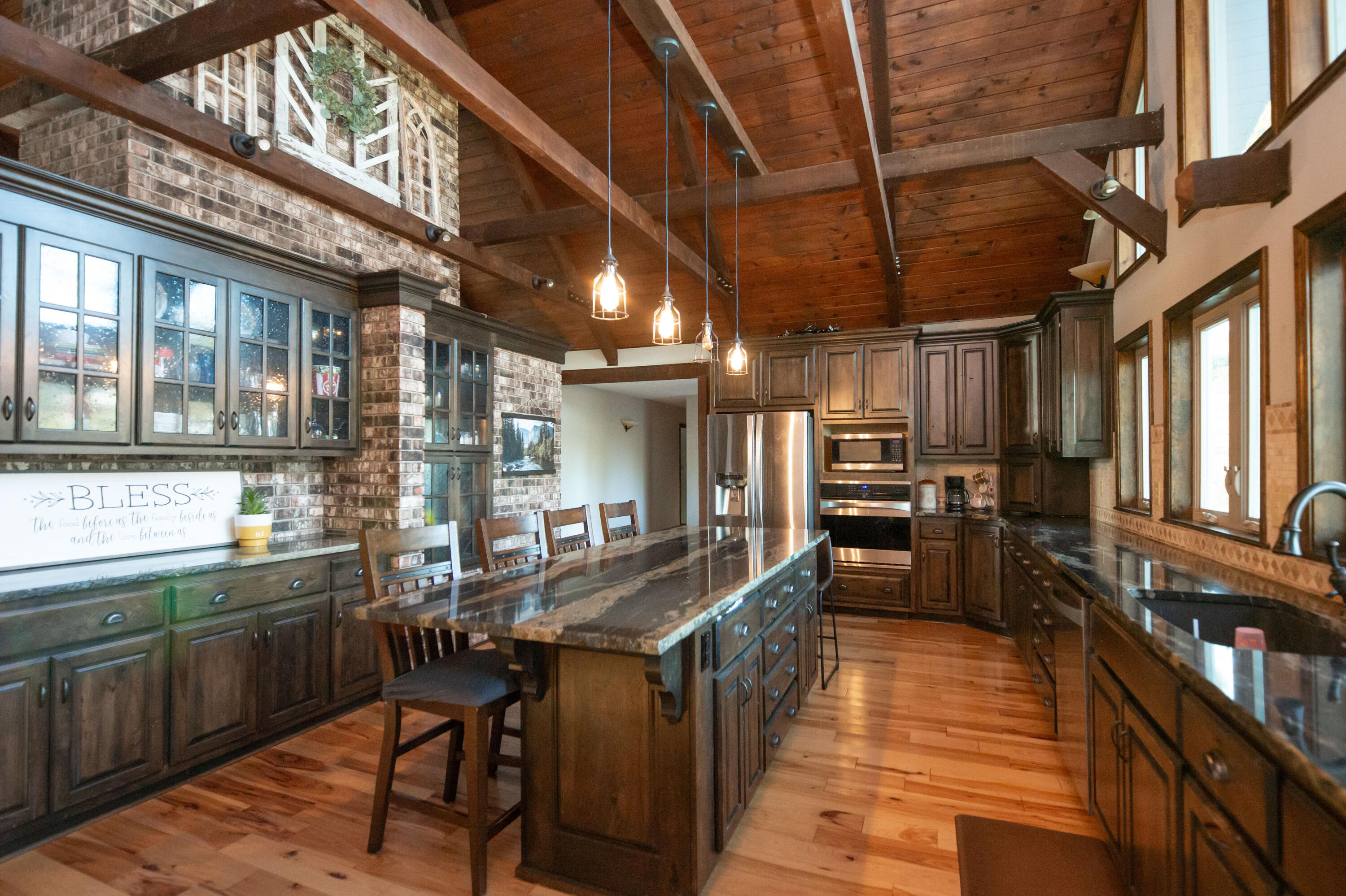 1506 Meadowview Road Property Photo 6