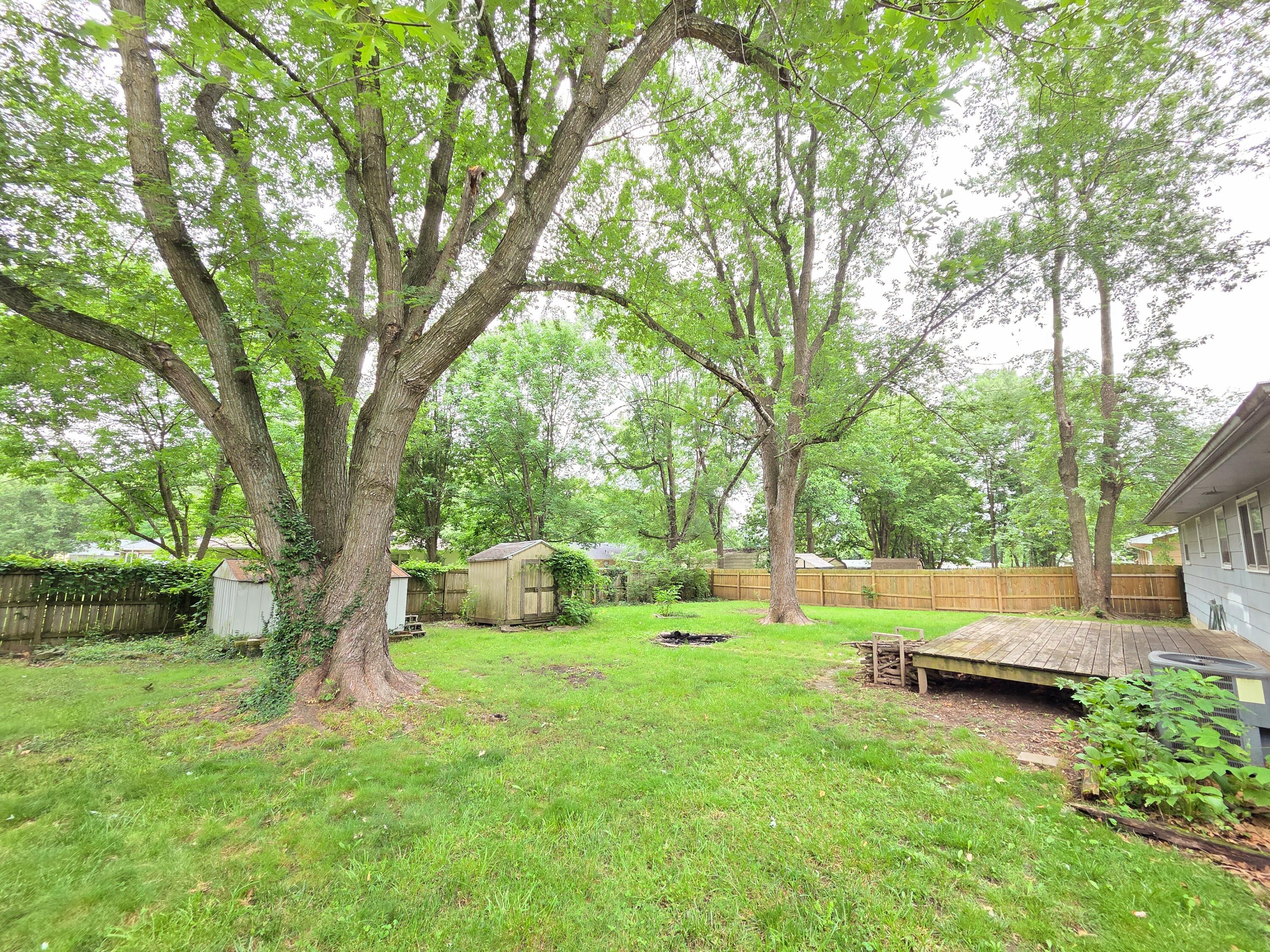 210 South Drenda Avenue Property Photo 10