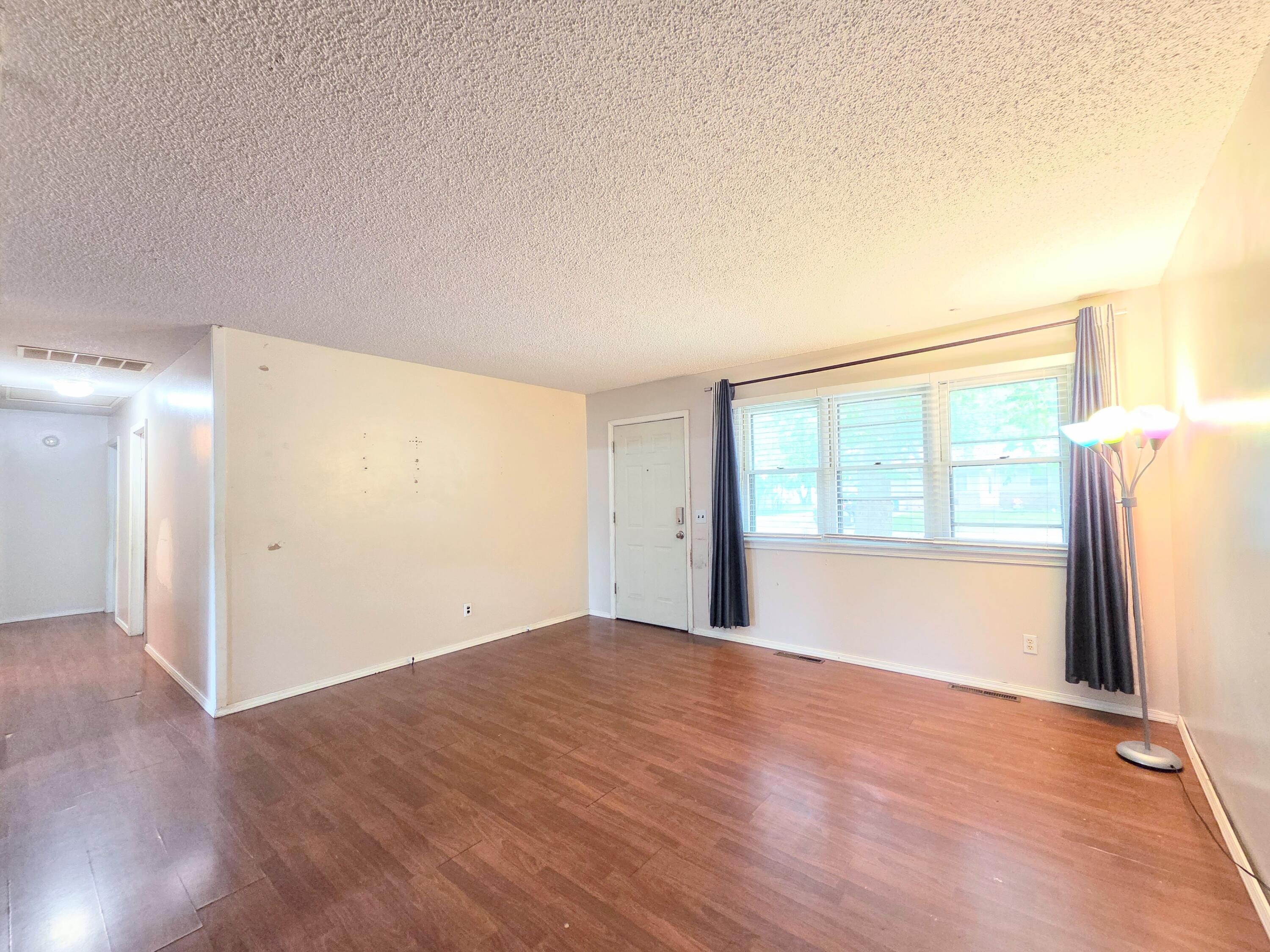210 South Drenda Avenue Property Photo 14