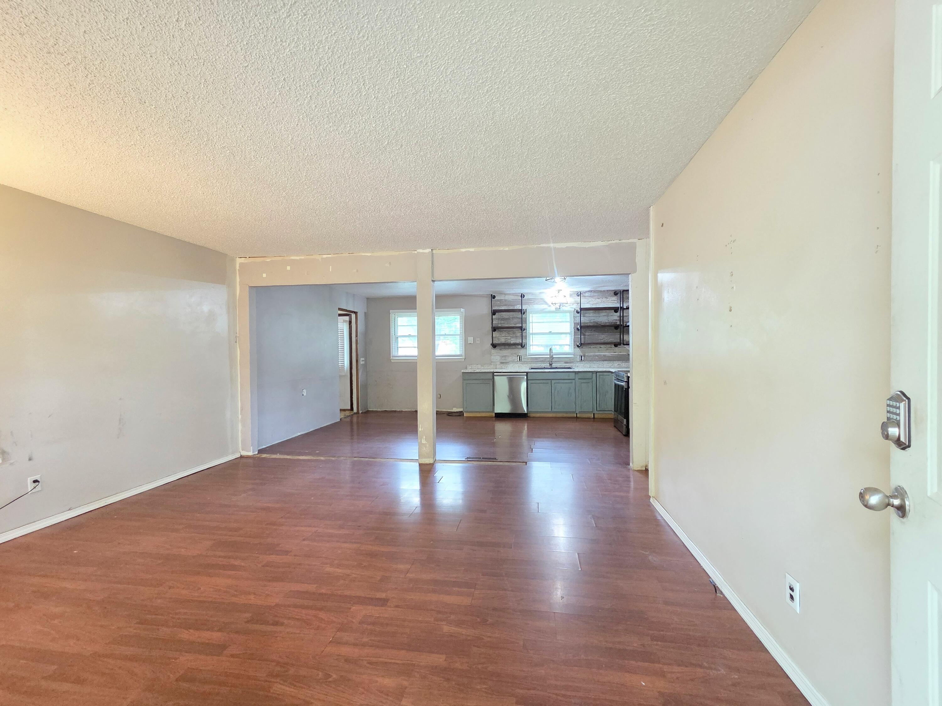 210 South Drenda Avenue Property Photo 15