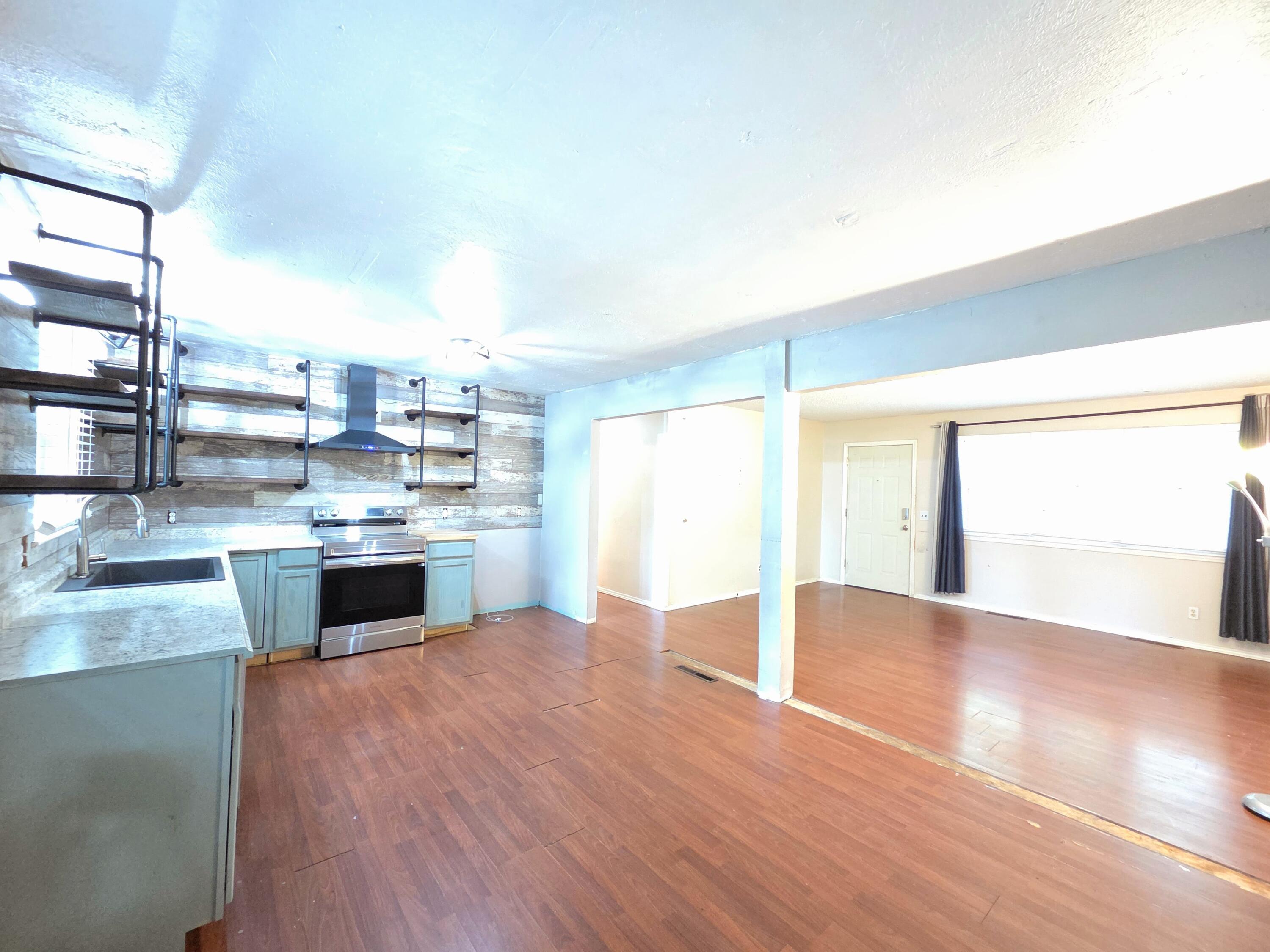 210 South Drenda Avenue Property Photo 17