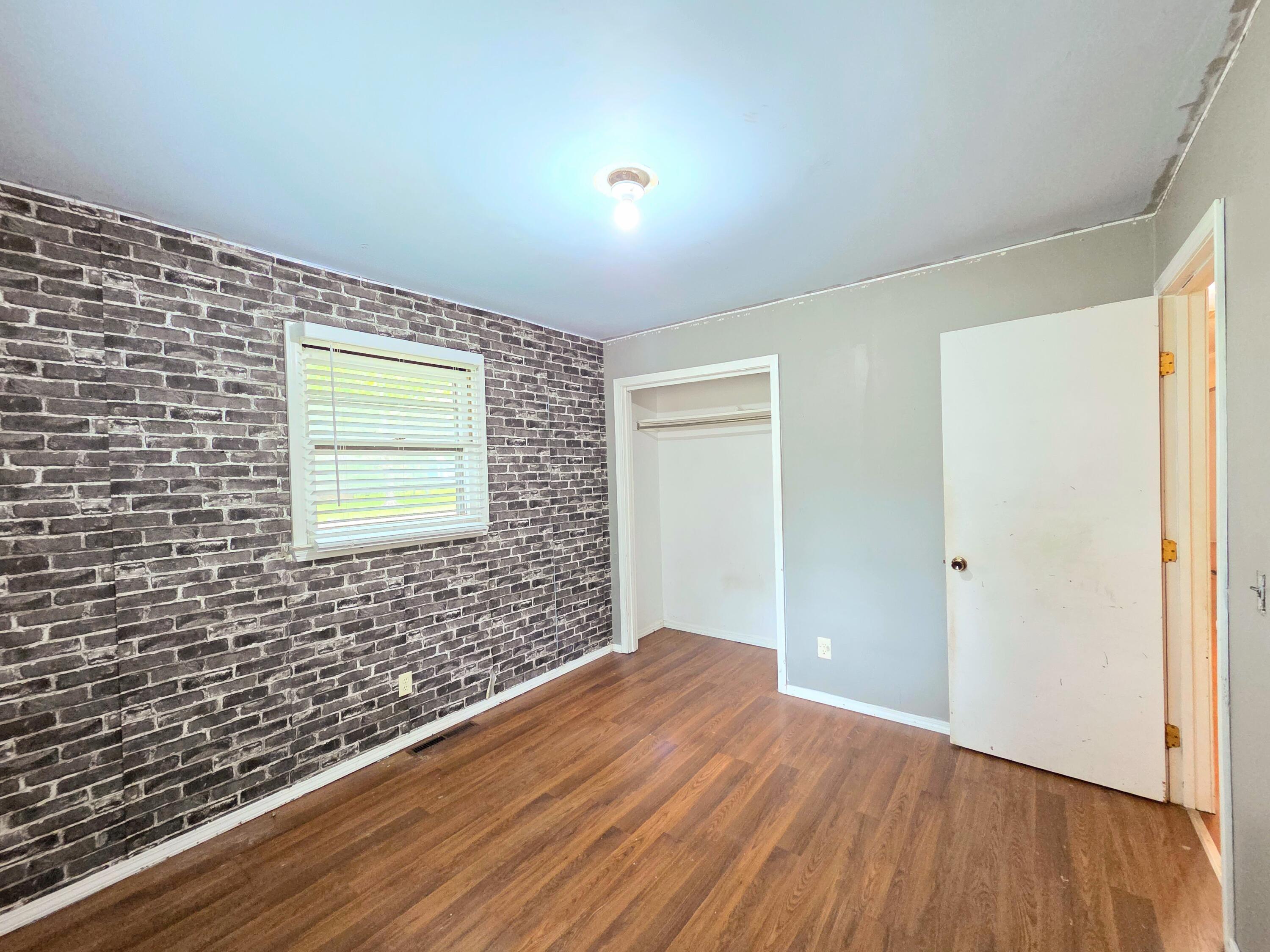 210 South Drenda Avenue Property Photo 34