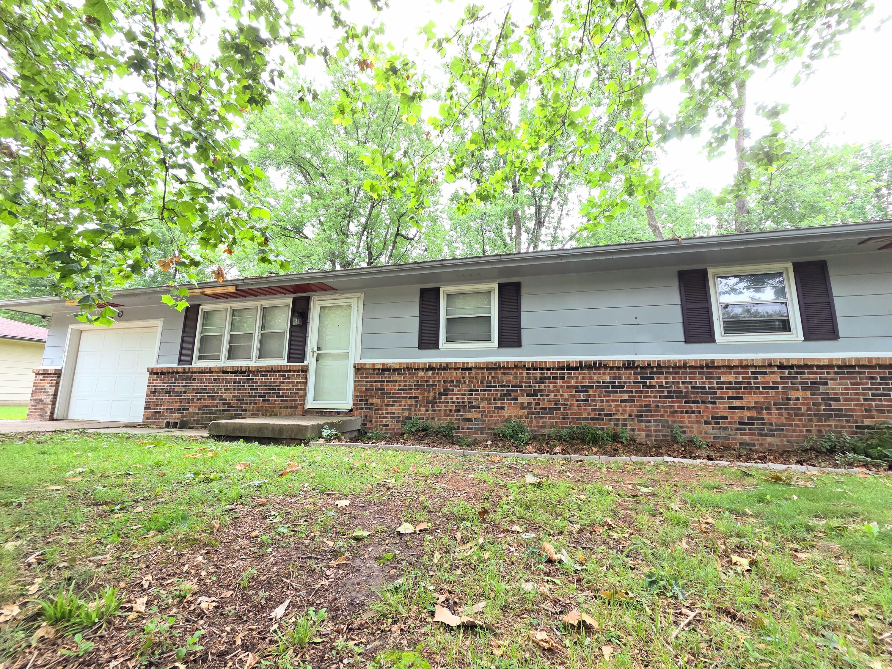 210 South Drenda Avenue Property Photo 41