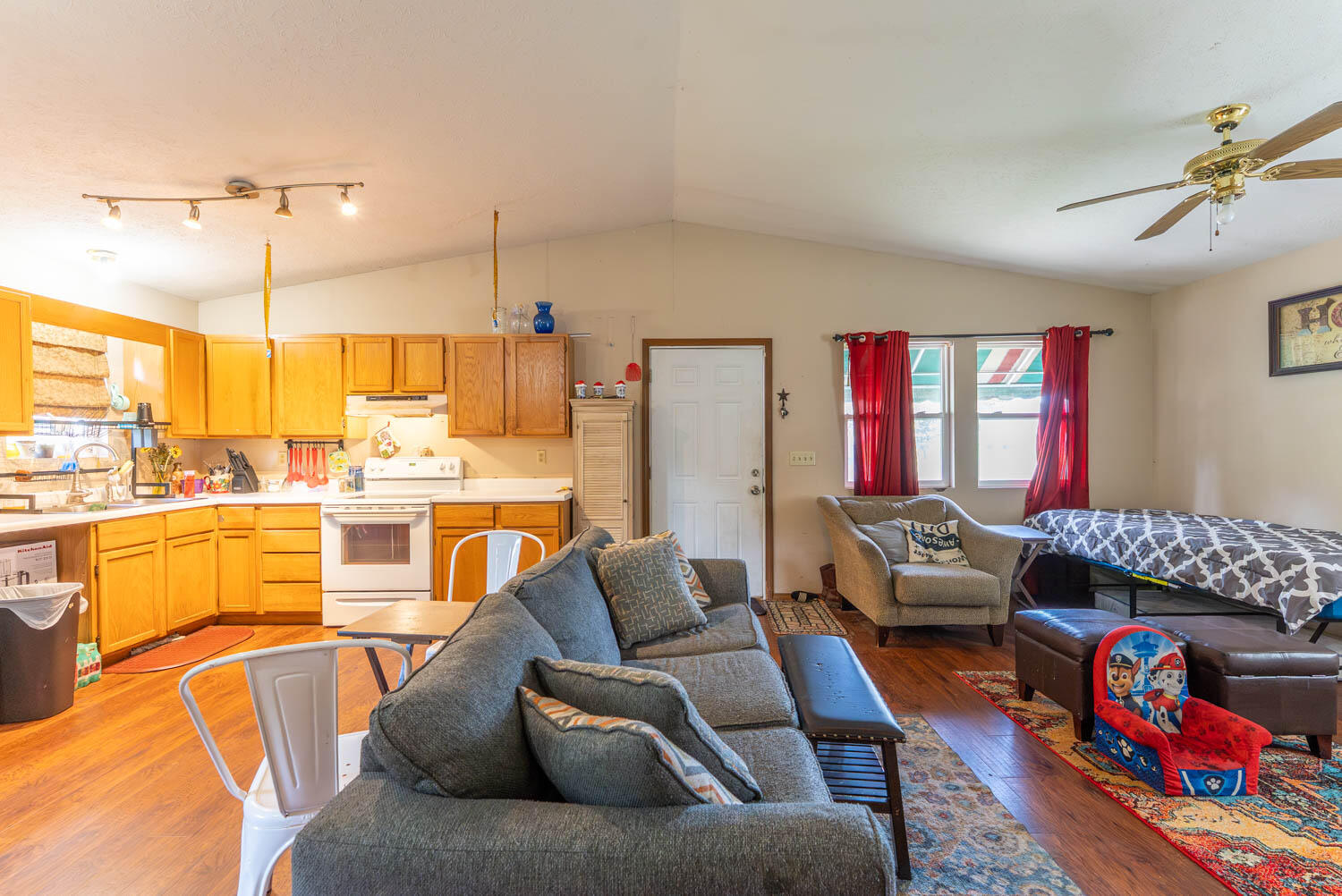 800 Waverly Road Property Photo 12