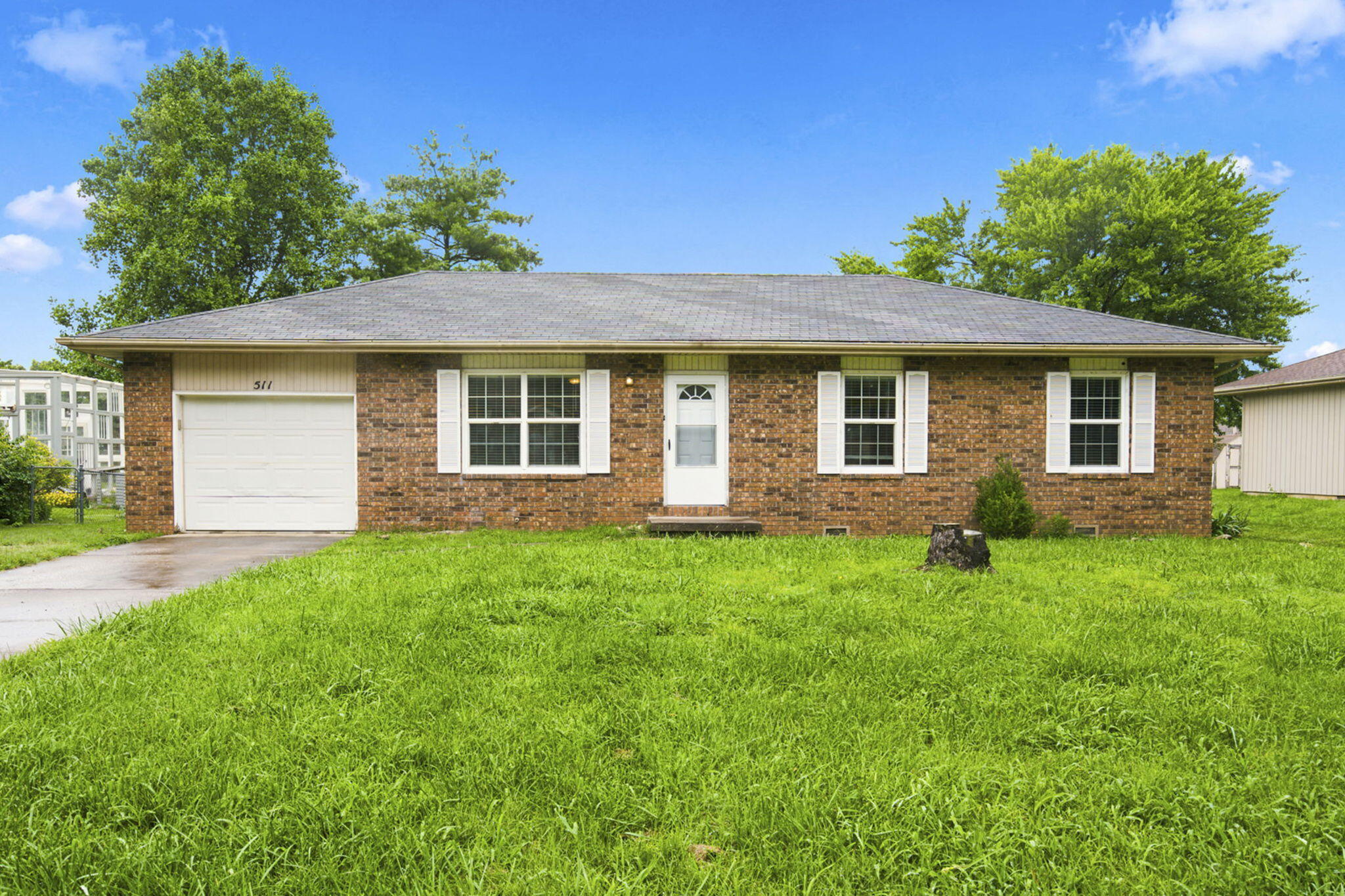 511 East Dyann Drive Property Photo 1