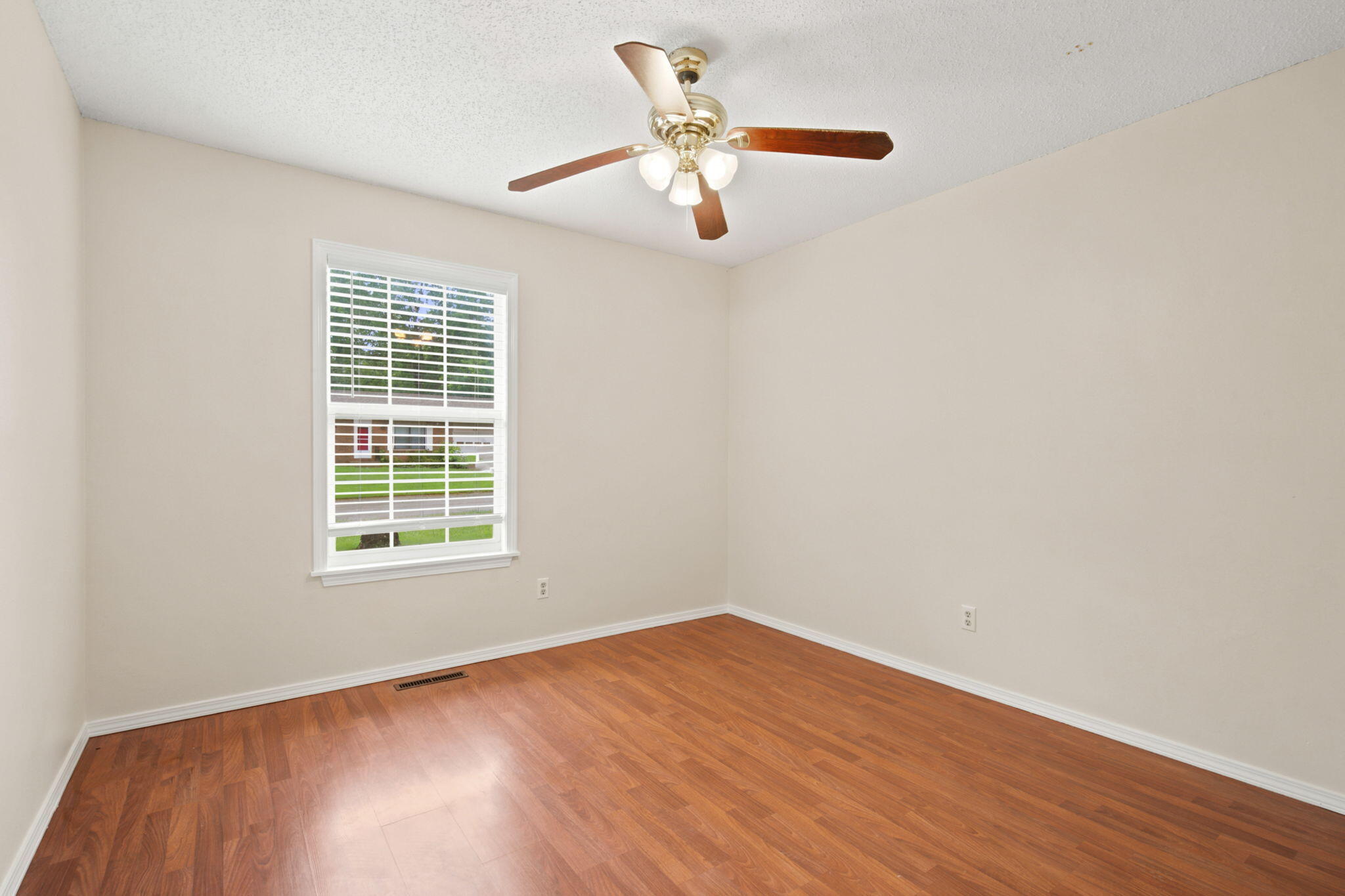 511 East Dyann Drive Property Photo 12
