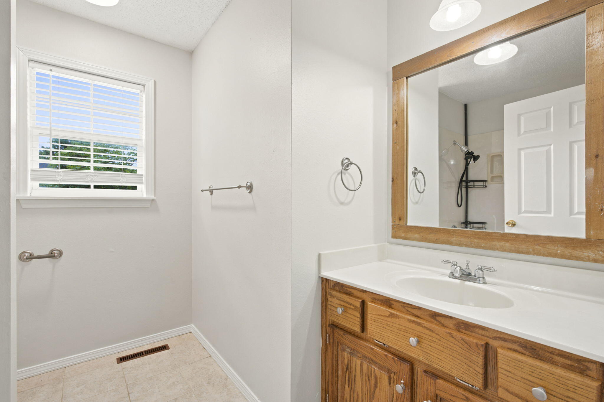 511 East Dyann Drive Property Photo 16