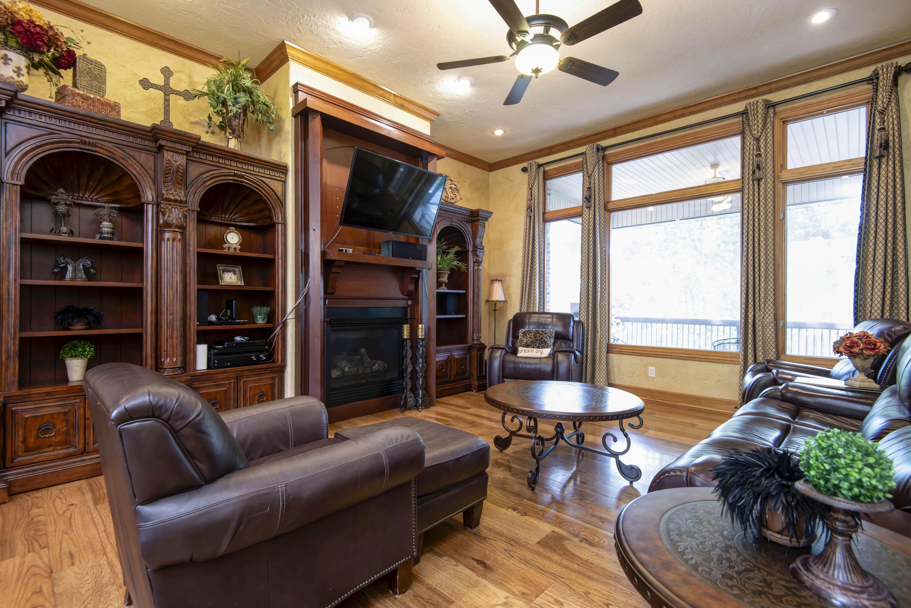 6116 South Danforth Avenue Property Photo 6