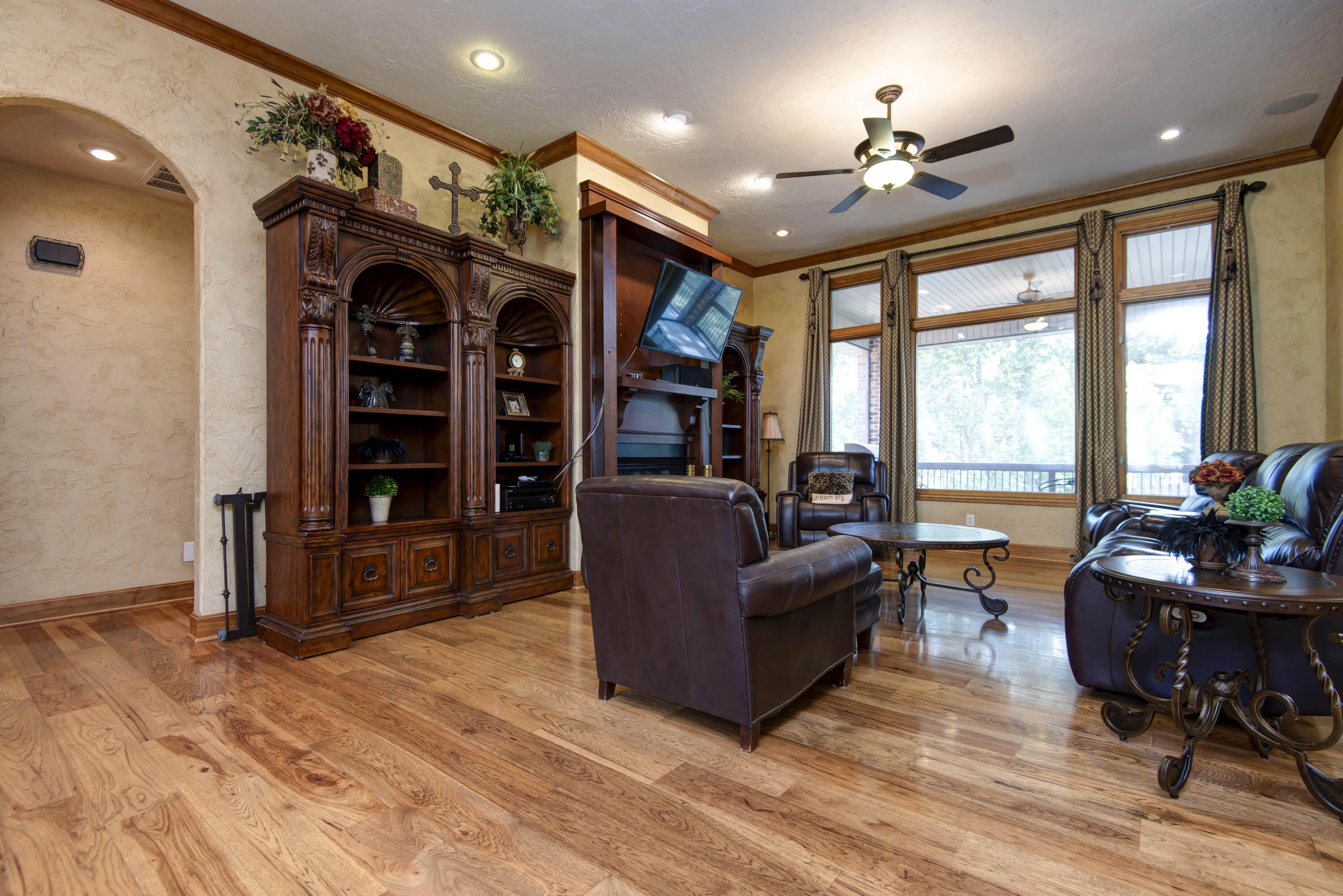 6116 South Danforth Avenue Property Photo 7