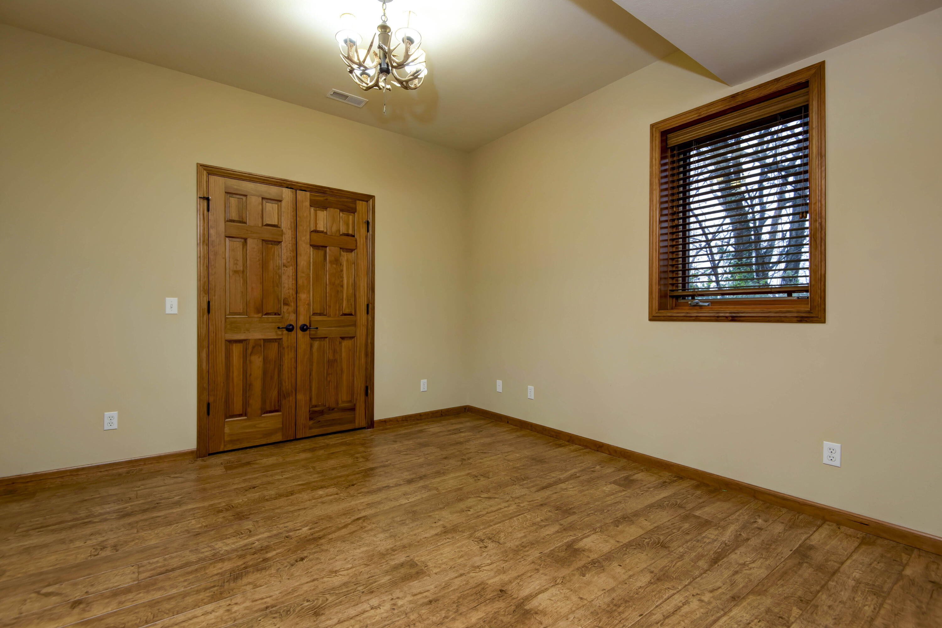6116 South Danforth Avenue Property Photo 33